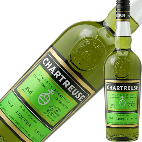 シャルトリューズ(Chartreuse)は、カトリックのカルトジオ会に伝えられた薬草系リキュールの銘酒で、「リキュールの女王」とも称されています。 エリクサーの一種であり、フランスを代表するリキュールのひとつとされています。 シャルトリューズは伝承によると1605年にフランス王アンリ4世の愛妾ガブリエル・デストレの兄であるフランソワ・アンニバル・デストレが、ヴォヴェールにあったカルトジオ会の修道院にどこからか伝えたと言われ、または同年ヴォワロンのジェローム・モベークが製法を編み出したとも言われています。 本山であったグランド・シャルトルーズに伝わったのは1735年で、当時は薬用とされ販売されていませんでしたが、やがて修道士が小規模に売り歩くようにもなりました。 1789年のフランス革命で修道院が解散させられるとその後は紆余曲折を経てヴォワロンで製造されることとなり、21世紀の現在でもこの地で製造が続けられています。 詳細な製造法は明らかにされていません。 1985年現在でもシャルトルーズ修道院の修道士3人のみが知る秘伝となっています。 ブランデーをベースとして、砂糖およびアンゼリカ（セイヨウトウキ）、シナモン、ナツメグをはじめとする130種類のハーブを加え、樽で熟成。5回の浸漬と4回の蒸留を経て調製されるということだけが公開されています。 ITEM INFORMATION スパイシーで香りが豊かな 緑色のハーブ・リキュール 爽やかで心地よい余韻のヴェール Chartreuse Verte シャルトリューズ ヴェル フランス語で緑を意味するヴェールはスパイシーでハーブの香りも豊かに感じられ、さわやかで心地よい余韻を長く楽しめます。 商品仕様・スペック 生産者シャルトリューズ 生産地フランス タイプリキュール 内容量700ml 度数55.00度 ※ラベルのデザインやヴィンテージが掲載の画像と異なる場合がございます。ご了承ください。※アルコールとアルコール以外を同梱した場合、楽天のシステム上クール便を選択できません。クール便ご希望の方は、備考欄の「その他のご要望」に記載ください（クール便代金 324円（税込））。