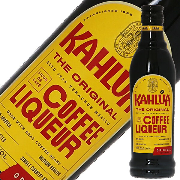 カルーア(Kahlua)”は、アラビア語でコーヒーを表す俗語“カフワ(kahua)”からきています。 1930年、メキシコの都市ベラクルーズでアラビカ種の高品質なコーヒー豆を栽培していたアルバレス兄弟が、地元の起業家ブランコ氏と組み、そのコーヒー豆を主な材料に使用した最初のカルーアレシピを作りました。 そして1936年、化学者であるモンタルヴォ・ララがアルヴァレス兄弟のコーヒー豆を使用したコーヒーリキュールを完成させ、今日のカルーアのレシピが誕生しました。 コーヒー豆はベラクルス州の山々で栽培され、人の手で選別された、アラビカ種の極上コーヒー豆を100％使用しています。 そしてカルーアの魅惑の味を造るのに欠かせないもう一つの原料が、ベラクルス州で育ったサトウキビから造られるスピリッツです。 コーヒー抽出液に、最上級のサトウキビのスピリッツのほか、バニラ、カラメルを混ぜ合わせ、8週間休ませてから、濾過、瓶詰めして、出荷されます。 ITEM INFORMATION リッチで濃厚なコクと甘みが詰まった 誰もが知るコーヒー・リキュール KAHL&#218;A ORIGINAL COFFEE LIQUEUR カルーア オリジナル コーヒー リキュール アラビカ種のコーヒー豆を100％使用した深くまろやかなコクと甘みの刺激が特徴的なコーヒーリキュール。 商品仕様・スペック 生産者カルーア 生産地メキシコ タイプリキュール 内容量350ml 度数20.00度 ※ラベルのデザインやヴィンテージが掲載の画像と異なる場合がございます。ご了承ください。※アルコールとアルコール以外を同梱した場合、楽天のシステム上クール便を選択できません。クール便ご希望の方は、備考欄の「その他のご要望」に記載ください（クール便代金 324円（税込））。