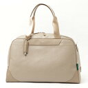 ペッレモルビダ PELLE MORBIDA Golfシリーズ 型押しPVC ボストンバッグ トープ (ベージュ) pg006-taupe 100 &#62;&#62; このブランドの他の商品を見る &#62;&#62; このカテゴリの他の商品を見るペッレモルビダ PELLE MORBIDA Golfシリーズ 型押しPVC ボストンバッグ トープ (ベージュ) pg006-taupe 100 収納力抜群な撥水性に優れたPVC素材ボストンバッグ 【デザインコメント】 収納力抜群な撥水性に優れたPVC素材ボストンバッグ ゴルフに必要な道具一式をしっかり収めることが出来るボストンバッグです。一見レザー富間違えるほどの高級感がある撥水性に優れたPVC素材(ポリ塩化ビニル)を使用しています。付属のショルダーストラップの肩当て部にはクッションを装備し、多くの荷物を運ぶ際のストレスも軽減いたしました。内装にはしっかりポケットご備わり、中で荷物が迷子にならないような配慮も。GOLFシリーズで揃えてトータルコーディネートでおしゃれを楽しんだり、旅行やジムなど普段のスポーツ時にも重宝するボストンバッグです。 PELLEMORBIDAGolf ブランドコンセプトでもある「クオリティ・オブ・ライフ」をより身近に感じていただくべく、ゴルフというスポーツを通し優雅で上品な「PELLEMORBIDA」らしいラインナップを用意しました。 PELLE MORBIDA / ペッレモルビダ 「PELLE MORBIDA(ペッレ モルビダ)のアイテムはAll JAPAN MADE。“シンプルで美しく”というデザインポリシーのもと、華美な装飾ではなく、たたずまいの優美さを大切にしています。そしてそれらは、腕利きのハンドバッグ職人がいる工房で仕立てられています。繊細なステッチワーク、優雅で曲線的なフォルム、丁寧なコバ塗り、丈夫な縫製。これらは全て、熟練した職人の手から生み出されているのです。特にペッレ モルビダの特徴でもある、船底をイメージした曲線的な美しいフォルムは、ラグジュアリーで上品な雰囲気を演出します。2012年から、クリエイティブディレクターとして干場義雅氏迎え、更にここ最近、雑誌掲載はもとより、新聞、そしてテレビドラマに至るまで幅広くタイアップされている、MADE IN JAPANのバッグブランド。 【アイテム詳細】 ■カラー・・・・・・・・・トープ（ベージュ） ■生産国・・・・・・・・・中国 ■素材・・・・・・・・・・PVC(合成皮革) ■内側・・・・・・・・・・ファスナー付きポケット大×1、ファスナー付きポケット中×2 ■付属品・・・・・・・・・ネームタグ、ホイッスル、ショルダーベルト(着脱可)、専用袋 高さ 横幅 奥行き 持ち手(高さ) ショルダーストラップ 重さ 31 50 27 25 101～140 1175g