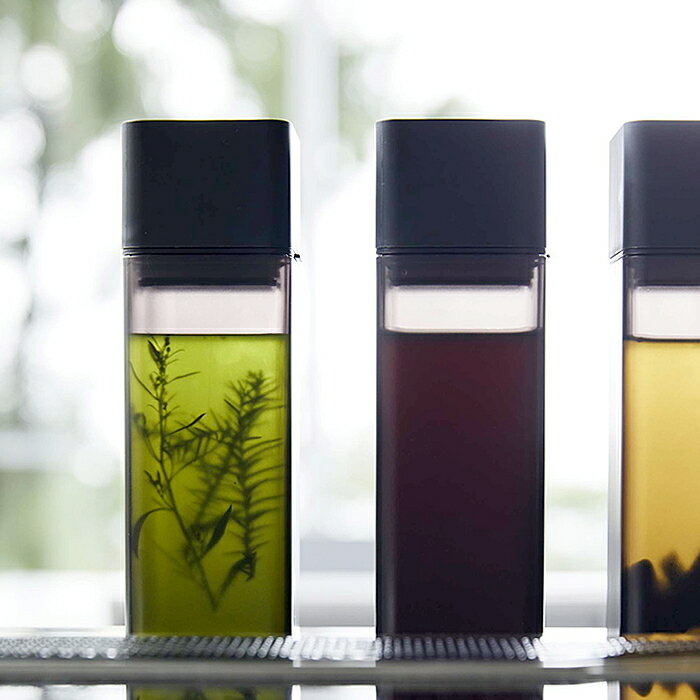 大きさやパッケージも異なる調味料をオシャレなボトルに入れ替えて整理整頓 ボトルを揃えるだけでスッキリしたキッチンに 食卓でも大活躍です 詰め替え用調味料ボトル タワー Tower 250ml 調味料 液体 ボトル 液体調味料 4842 4843 山崎実業 ビネガーボトル ブラック