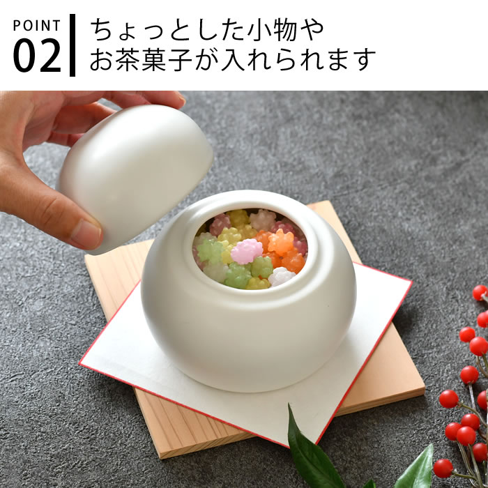 【11月25日はポイント最大10倍祭!】鏡餅 おしゃれ かもしか道具店 陶の鏡餅 容器になる お正月 飾り おしゃれ 直径10cm 器 インテリア 床の間飾り 正月 小物 かわいい 敷紙付き オブジェ 土台付き お年賀 迎春 正月飾り 縁起物 シンプル 鏡もち 陶器 [2]