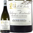 Information 商 品 名name Jean Marc Boillot Puligny Montrachet 1er Cru La Truffiere 2020 蔵 元wine maker ジャン・マルク・ボワイヨ / Jean Marc Boillot 産 地terroir フランス/France＞ブルゴーニュ地方/Bourgogne＞コート・ド・ボーヌ地区/Cote de Beaune＞ピュリニー・モンラッシェ/Puligny Montrachet 格 付 けclass A.O.C ピュリニー・モンラッシェ プルミエ・クリュ / Puligny Montrachet 1er Cru ヴィンテージvintage 2020年 品 種cepage シャルドネ100％ 種 類 / 味わいtype/taste 白white / 辛口dry 容 量net volume 750ml 輸 入import 正規輸入代理店ジャン・マルク・ボワイヨが自身のドメーヌをポマールに立ち上げたのは1985年。1984年まではヴォルネイの実家において、祖父や父の下でワイン造りに励み、それ以降1989年まではピュリニー・モンラッシェのオリヴィエ・ルフレーヴで醸造長の職に就いていました(1980年代後半はドメーヌとオリヴィエ・ルフレーヴでの醸造を掛け持ち)。現在長女リディと長男バンジャマンにジャンの教えが受け継がれています。 彼にとって幸運なことは、父方がヴォルネイの大ドメーヌで、母方はピュリニーの著名ドメーヌ出身だったことでしょう。母はエティエンヌ・ソゼの一人娘です。ボワイヨ家には3人の子供がおり、3人それぞれに相続権があったため、1991年にジャン・マルク・ボワイヨはエティエンヌ・ソゼの畑の3分の1を手に入れることができました。ピュリニー・モンラッシェ1級のコンベット、シャン・カネ、ルフェール、トリュフィエール、それに村名のピュリニーとシャサーニュです。 現在、ドメーヌの所有畑は11ha。ヴォルネイ、ポマール、ムルソー、ピュリニー・モンラッシェ、シャサーニュ・モンラッシェなど、コート・ド・ボーヌの赤白両銘醸地に区画を有しています。またジャン・マルクは1989年にネゴシアン・ビジネスも始め、おもにコート・シャロネーズの白ワインを扱っおり、このネゴスものも、ブドウまたは果汁の状態で原料を買い付け、ドメーヌもの同様に醸造・瓶詰めされるワインで、ラベルもほぼ同じですが「ドメーヌ」の表示がありません。 白ワインの醸造は、まず収穫したブドウを除梗せずに空気式圧搾機で搾汁。デブルバージュをし、細かな澱は残したままオークの小樽で発酵。新樽率は25〜30％。11ヶ月間熟成させ、週に1回バトナージュを施します。一方、赤ワインは、100%除梗のうえ、13度で低温マセレーションのあと最高32〜34度でアルコール発酵。さらにそのあと29度のポストマセレーション。25〜30％の新樽を用い、16ヶ月の樽熟成。その間の澱引きは一切ありません。 ジャン・マルク・ボワイヨの白ワインはたっぷりとしたボリューム感を基調とし、ミネラルの強弱によってアペラシオンが表現されます。赤ワインもまずしっかりした果実味の凝縮感があり、ストラクチャーの強弱がアペラシオンを物語っています。ヴォルネイ1級ピチュールはなで肩、ポマール1級リュジアンは怒り肩といった雰囲気です。 ※公式HP資料より