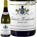 Information 商 品 名name Domaine Leflaive Batard Montrachet Grand Cru 2019 蔵 元wine maker ドメーヌ・ルフレーヴ / Domaine Leflaive 産 地terroir フランス/France＞ブルゴーニュ地方/Bourgogne＞コート・ド・ボーヌ地区/Cote de Beaune＞ピュリニー・モンラッシェ/Puligny Montrachet 格 付 けclass A.O.C バタール・モンラッシェ グラン・クリュ / Batard Montrachet Grand Cru ヴィンテージvintage 2019年 品 種cepage シャルドネ100％ 種 類 / 味わいtype/taste 白white / 辛口dry 容 量net volume 750ml 輸 入 元importer 正規輸入代理店 ラック・コーポレーション 情 報information ルフレーヴはピュリニーとシャサーニュの双方にバタールを所有。1.91haはこのグラン・クリュ最大の所有面積であり、他には1haを越える所有者すらいません。 表土は厚く、そのためシュヴァリエのエレガンスに対して、バタールはリッチでボリューミィです。ピュリニー・モンラッシェ随一の造り手がドメーヌ・ルフレーヴ。全ブルゴーニュの白ワインにおいて最高の造り手といっても過言ではありません。 ルフレーヴで特筆すべきことは、ビオディナミによるブドウ栽培。 80年代末、ブドウ畑の状態に疑問を抱いたアンヌ・クロードは、地質学の専門家であるクロード・ブルギニヨンの講義を聞いたのがきっかけで、ビオディナミに 傾倒。故フランソワ・ブーシェの指導のもと、天体の運行に従って農作業を行い、自然界の物質から作られた特種な調合物で土壌の活性化を図る、ビオディナミ 農法を実践しました。 ワインの醸造は、歴代のレジスール（醸造長）が指揮をとる。フランソワ・ヴィロ、その息子のジャン・ヴィロと続き、1989年にはムルソーの造り手として高い 評価を得るピエール・モレが後を継いだ。彼はおよそ20年間にわたり、ルフレーヴのワインの品質をさらなる高みまで向上させた後、2008年にそのバトンを若手 のエリック・レミーへ渡しました。 ルフレーヴのワインはいずれのクリマもテロワールをありのまま表現したもので、過熟感や過剰な樽香とは無縁なスタイルをとります。 ムルソー・スー・ル・ド・ダーヌやピュリニー・モンラッシェでもクラヴォワヨンのように、比較的若いうちから楽しめるクリマもありますが、ピュセルやシュヴァ リエ・モンラッシェは鋼のように強靭なミネラルが落ち着くまでに長い年月を要します。しかしながら待てば待った分だけいざ開けた時の感動は大きく、世のルフ レーヴ・マニアを虜にして離さないと言えます。 ※インポーター様資料より