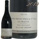 Information 商 品 名name Olivier Jouan Morey Saint Denis 1er Cru La Riotte 2019 蔵 元wine maker オリヴィエ・ジュアン / Olivier Jouan 産 地terroir フランス/France＞ブルゴーニュ地方/Bourgogne＞コート・ド・ニュイ地区/Cote de Nuits＞モレ・サン・ドニ/Morey Saint Denis 格 付 けclass A.O.C モレ・サン・ドニ プルミエ・クリュ / Morey Saint Denis 1er Cru ヴィンテージvintage 2019年 品 種cepage ピノ・ノワール100％ 種 類 / 味わいtype/taste 赤red / 辛口dry　　 容 量net volume 750ml 輸 入import 正規輸入代理店 ヌーヴェル・セレクション 情 報information アルスナン村のオート・コート・ド・ニュイ区画（樹齢55〜60年）80％、「モレ・サン・ドニ　レ・クレ・ジロン」（樹齢約55年）10％、「モレ・サン・ドニ　レ・シャン・ド・ラ・ヴィーニュ」と地続きの同名ACブルゴーニュ区画（樹齢約65年）10％のブレンドです。 新樽率20%で16ヶ月間樽熟成。ジュアン家はモレ・サン・ドニ村に長く続く家系で、1999年、4代目オリヴィエ・ジュアンが継承して本格的に自社ビン詰めを開始しました。醸造所とカーヴは、より気温の低いオート・コート・ド・ニュイのアルスナン村にあり、清潔でナチュラルなワイン造りを実践しています。 ドメーヌ継承後直ちにビオロジック栽培を開始し、最短の3年後に厳しいエコセール認証を勝ち取りました。ブルゴーニュ地方は少しまとまった雨が降ると、翌日の畑を見るのが怖いくらいにビオロジック栽培は難しいところですが、「極力いつも畑にいて、問題が起きそうになったら即、対処する」とオリヴィエ。たとえ土日の雨の日でも、モレ・サン・ドニの畑を通りかかれば、ただひとり黙々と働く彼の姿を見るほどです。 近隣の村々に比べて不遇な時代が長く続いたモレではありますが、「趣味は仕事」と語る真面目一筋のオリヴィエが見事なバランスのワインを造り出しています。 ※インポーター様資料より