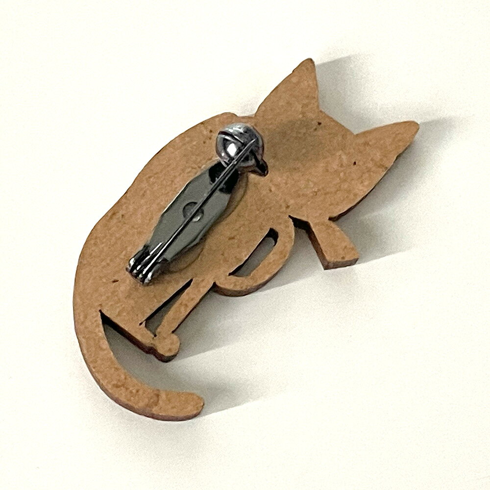 【マッティ・ピックヤムサ】木製ボタン ピンブローチ 3個セット【猫たち】北欧デザ...