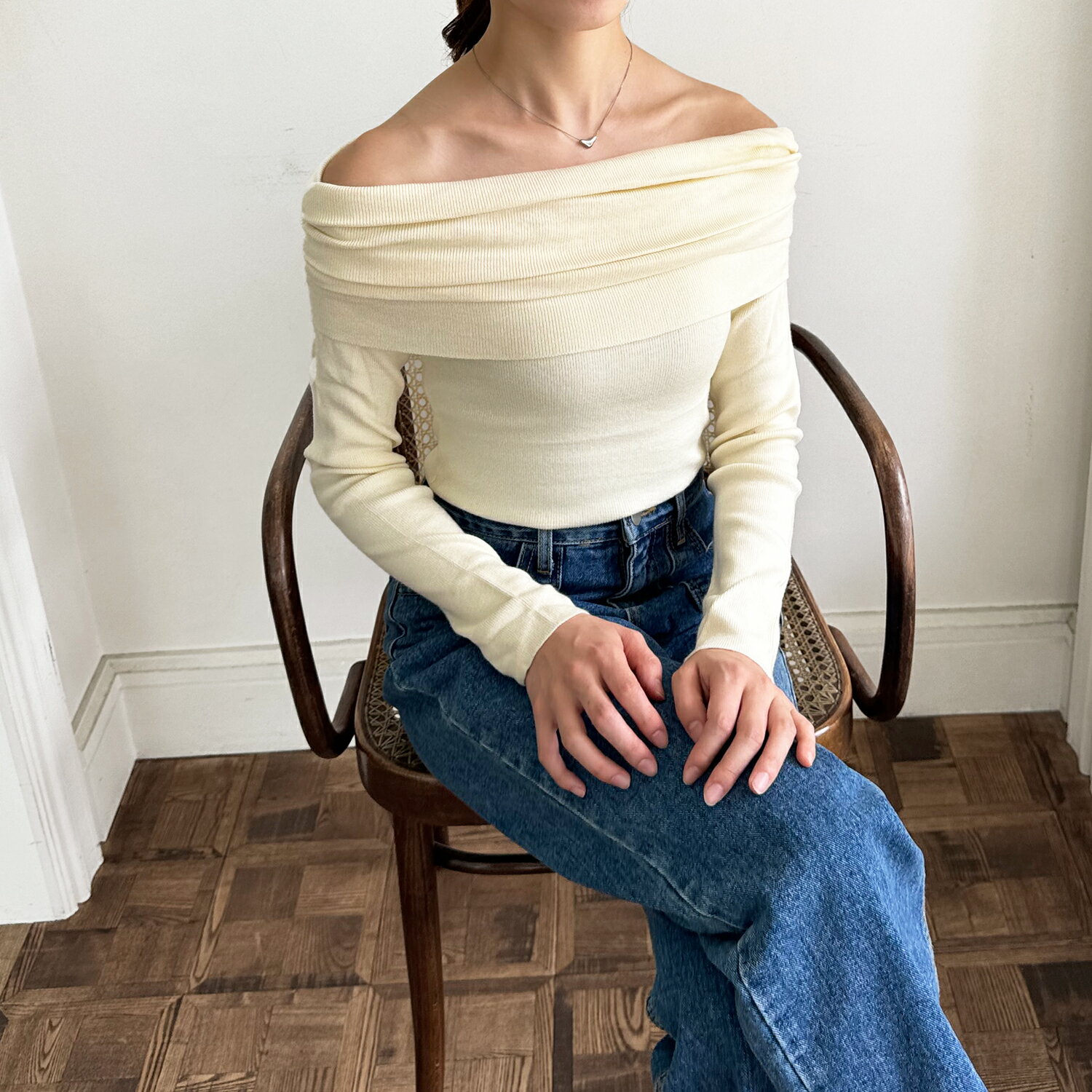 ギャザーオフショルニット オフショルダー ニット 肩出し 肌見せ 長袖 レディース 春 秋 冬 アイボリー グレー ブラック シンプル フェミニン 着痩せ もちもち ニットセーター プルオーバー トップス 可愛いのサムネイル