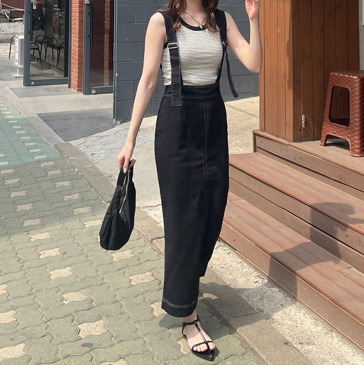 【SALE★30％OFF】2wayデニムジャンパースカート タイトスカート ナロースカート 生デニム バックスリット 細見え 美脚見え サスペンダー付き ジャンスカ 2way デニムジャンスカ デニムスカート ステッチ入り ポケット付きのサムネイル