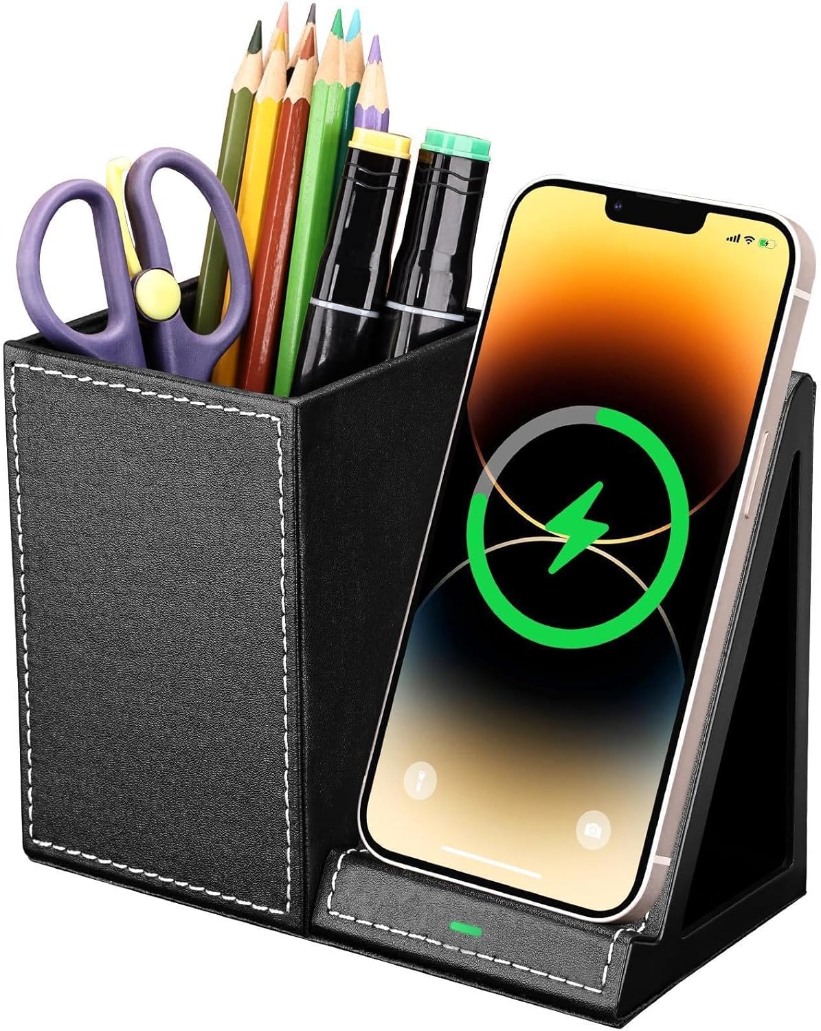 充電機能付き デスク収納ボックス PUレザー製 スマホ充電スタンド 文房具/リモコン収納 おしゃれ 充電しながらスマホを立てかけられるから、動画視聴やビデオ通話もラクラク。 充電機能内蔵USBポート搭載（最大10w出力）スマホを立てながら充電可能高級PUレザー素材撥水・防汚加工（汚れをサッと拭き取れる）傷がつきにくく長持ち多目的収納ペン立てとして使用可能なスペースリモコン・メモ帳・充電ケーブルなどの小物整理に最適コンパクトデザイン場所を取らないサイズデスク上がスッキリ片付くおしゃれな外観シンプルでモダンなデザインビジネス・自宅どちらにも調和こんな方に最適・デスク周りを整理したい方・スマホ充電と収納を一体化したい方・おしゃれなオフィスアイテムを探している方・リモートワーク環境を整えたい方=======================================　　注意事項：お使いのモニターの発色具合によって、実際のものと色が異なる場合がございます。 　======================================= 5