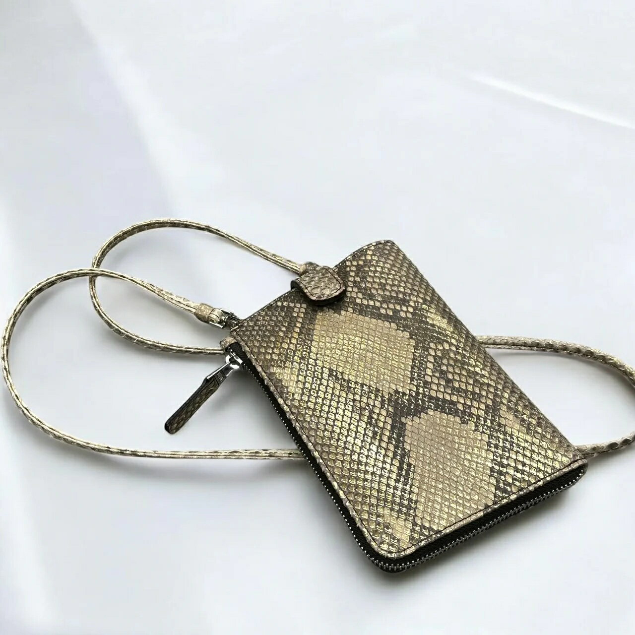 パイソン スマホショルダー 蛇革 本革 メンズ レディース 茶色 金色 ベージュ ゴールド BEIGE GOLD エキゾチックレザー 高級バッグ 日本製 金運 風水 運気 縁起 品番CAPRI LE'SAC