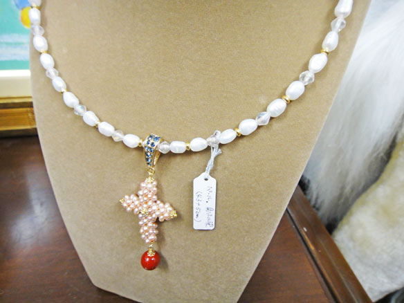 送料無料！ラッピング無料！HAGIWARA DESIGN『パールクロス 貝サンゴ染 ネックレス』／ピンク【楽ギフ_包装】