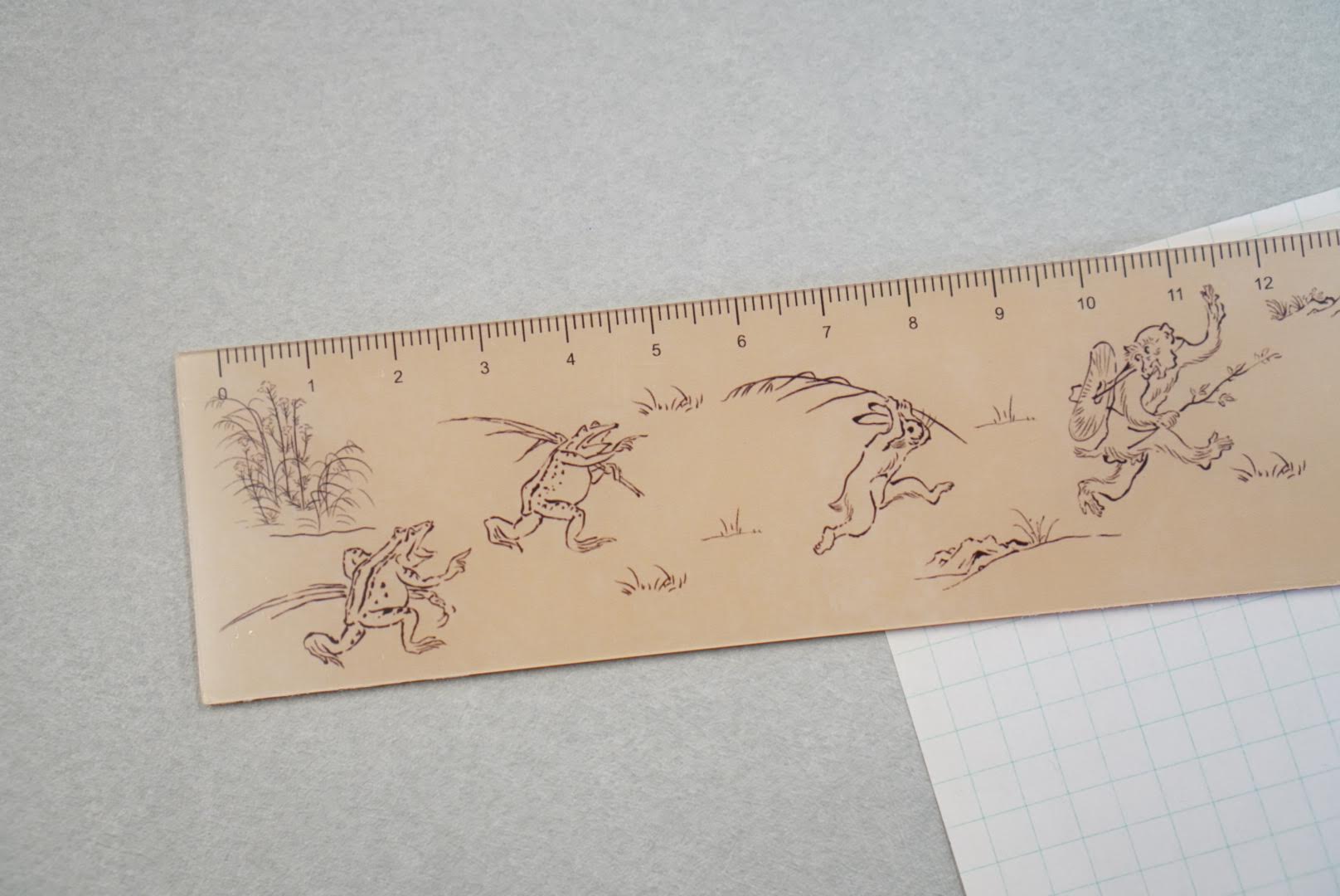 【 鳥獣戯画 15cm 定規 】1本 両面デザイン 絵巻物 日本最古 国宝 漫画 じょうぎ 測定 ルーラー アクリル カッター 艶 和風 学校 文房具 筆記用具 勉強 古典 文系 オフィス インテリア ステーショナリー デスク うさぎ カエル 猿 兎 蛙 オリジナル ユーモアの商品画像 3