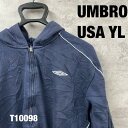 umbro フルジップフーディー 　仕様 ブランド：umbro 色：ネイビー スタイル：- 商品名:フルジップフーディー タグ：有 表記サイズ：USA YL ASIA 152cm 素材：65% POLYESTER 35% COTTON 　実寸 着丈 53cm 肩幅 -cm 身幅 47cm 胸囲 94cm 袖丈 -cm 裄丈 69cm 採寸は手作業のため、多少の誤差はご了承ください 　製造 Made in タイ 　コンディション ・右袖に汚れあり ・その他目立った傷・汚れ等なし 　注意事項 ・モニターの発色の具合によって 実際のものと色が異なる場合がございます ・USED海外輸入品のため、 しわや埃、傷等がある場合がございます