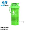 　Smartshake/スマートシェイク スウェーデンデザインのSmartshakeは、他のシェイカーには無いプロフェッショナルさと持ち運びに便利な機能性の高さからプロアスリートから高く評価され愛用されています。 アスリートだけではなく、世界中の多くの人に人気がありスポーツをする全ての人に新しい価値を提供しています。 プロテインシェーカー Smartshake O2GO 600ml ネオングリーン スマートシェイクは、大きく分けて3つのパートからなっています。 一番下にはプロテインやスポーツドリンクの粉など、その上のパートは仕切りがあり、サプリメントを入れて持ち運ぶのに便利です。 必要な時に水で溶かして、運動後の一番良いタイミングでプロテインをお飲みいただけます。 スムージーなどにもおススメです。 ダマになりにくく、すぐに混ざるスマートシェイクの特性を活かしお料理のシーンでもお使いいただけます。 豊富なカラーバリエーションの中からお好きな色を自由に組み合わせて、自分だけのシェイカーをカスタムすることができます。 ※バージョンアップにより、より使いやすくなりました。 蓋：より開閉しやすい形状に変更。 カラビナ：取り外し可能なカラビナは、ボトル本体の色と同色となり、蓋と一体型になりました。 ストレーナー：ドリンクがより混ざりやすく深い形状に改良されました。 *画像は旧タイプのものを使用している場合があります。 *画像はイメージです。 サイズ φ10.0×H21.0cm 容量 600ml 材質 ポリプロピレン 取り扱いカラー ・ネオングリーン　・ネオンイエロー ・ネオンホワイト　・ネオンオレンジ ・ネオンピンク　　・ネオンブルー ・ネオンブラック　・ネオンレッド ・ネオンパープル カラーバリエーション 複数購入でパーツを組み替えてカスタマイズも！ Smartshake O2GO 600ml ネオングリーン Smartshake O2GO 600ml ネオンイエロー Smartshake 600ml ネオンホワイト Smartshake 600ml ネオンオレンジ Smartshake O2GO 600ml ネオンピンク Smartshake O2GO 600ml ネオンブルー Smartshake O2GO 600ml ネオンブラック Smartshake 600ml ネオンレッド Smartshake 600ml ネオンパープル &nbsp; &nbsp; &nbsp;