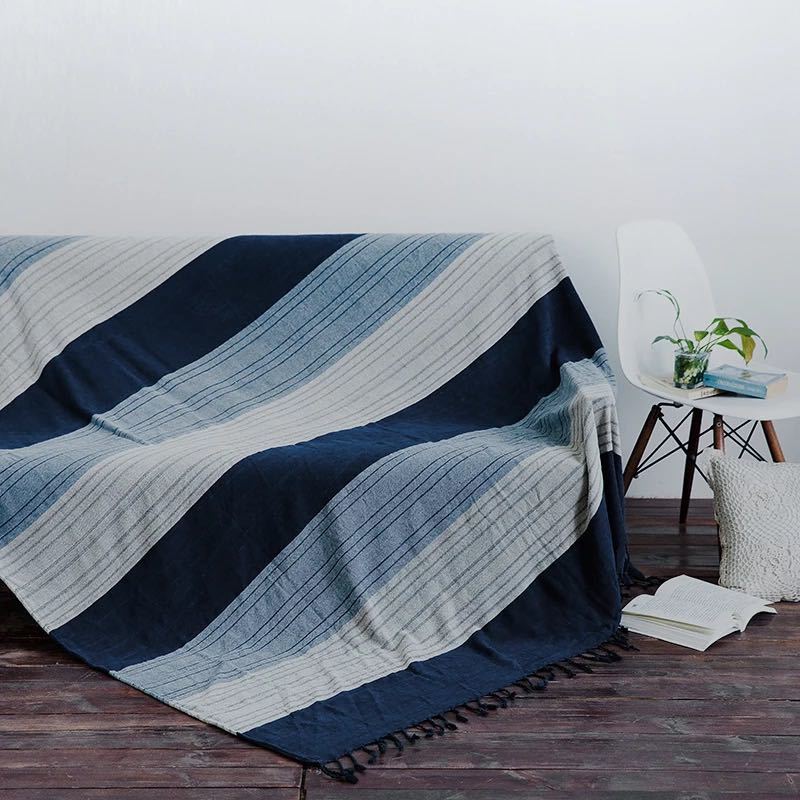 サイズ：200 x 260（cm)素材：高品質ポリエステル★サイズの誤差は多少発生します。ご了承下さい。★購入後のキャンセルは、ご遠慮ください。★検品のため開封してある場合があります。★複数ご注文の場合やお急ぎの場合は必ず事前に納期のお質問をお願いいたします。注意事項1、ご利用のPC環境により、実際の商品と色が異なる場合がございます。予めご了承ください。2、新品未使用品ですが、外箱に初期からのスレ、剥げ歪みなどあります。3、海外品ですので、気にされる方はご遠慮下さい。4、この商品は、購入後発送まで7日程度を要しますので、ご理解の上ご購入頂きますようお願い致します5、この商品は、全て手作り手描きの製品のため、商品により重量・形状の歪み・個体差、釉薬の掠れ、 針穴のような凹み、滲み、色とび、黒点、多少の傷・欠け、突起、ざらつき、濃淡差、色ムラなどがある 場合がございますが不良商品ではございません。素材の色・風合いなど、ディスプレーにより、一部写真と実物が異なる場合がございますので、あらか じめご了承ください。上記理由の返品交換は承ることが出来ませんので予めご了承くださいませサイズ：200 x 260（cm)素材：高品質ポリエステル★サイズの誤差は多少発生します。ご了承下さい。★購入後のキャンセルは、ご遠慮ください。★検品のため開封してある場合があります。★複数ご注文の場合やお急ぎの場合は必ず事前に納期のお質問をお願いいたします。注意事項1、ご利用のPC環境により、実際の商品と色が異なる場合がございます。予めご了承ください。2、新品未使用品ですが、外箱に初期からのスレ、剥げ歪みなどあります。3、海外品ですので、気にされる方はご遠慮下さい。4、この商品は、購入後発送まで7日程度を要しますので、ご理解の上ご購入頂きますようお願い致します5、この商品は、全て手作り手描きの製品のため、商品により重量・形状の歪み・個体差、釉薬の掠れ、 針穴のような凹み、滲み、色とび、黒点、多少の傷・欠け、突起、ざらつき、濃淡差、色ムラなどがある 場合がございますが不良商品ではございません。素材の色・風合いなど、ディスプレーにより、一部写真と実物が異なる場合がございますので、あらか じめご了承ください。上記理由の返品交換は承ることが出来ませんので予めご了承くださいませ