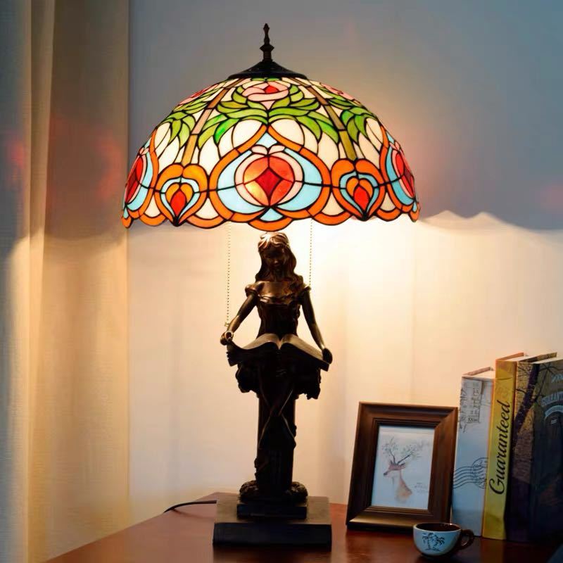 ステンドグラスランプ ．卓上スタンド 豪華テーブルランプ 卓上照明 ガラス工芸スタンド