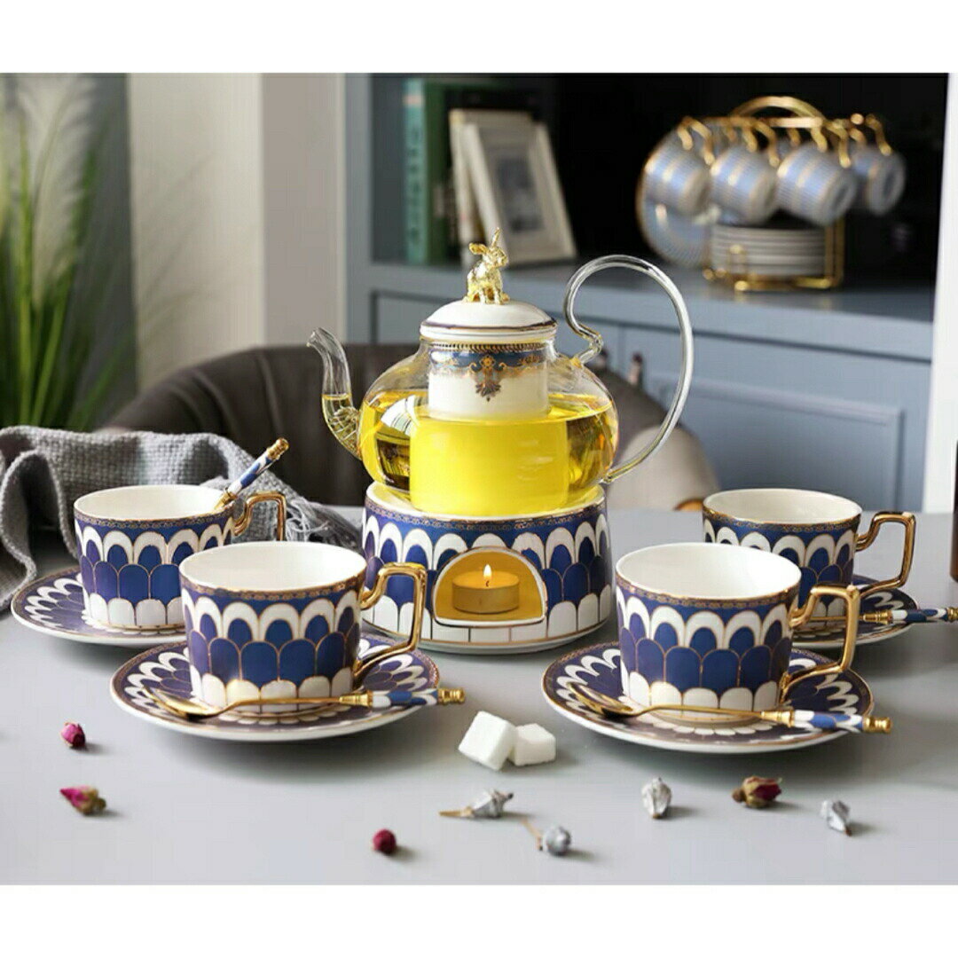 商品説明材質:陶器セット内容:カップ＆ソーサー4客（200ml ）ティーポットx1点（850ml ）ウォーマーx1点スプーンx 4点☆☆★★★★★★★★★★★★★☆☆◆お客様のご覧になっているモニター等により多少色が異なる場合がございます。...