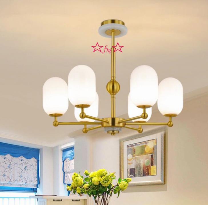 ・口金：E14電球・使用電球：60Wまで・サイズ：(約）幅68 × 高さ77 (cm ）※電球は付属しておりません。◆取付工事は電気工事士にご相談してください。◆お客様のご覧になっているモニター等により多少色が異なる場合がございます。あらかじめご了承ください。◆複数ご注文の場合やお急ぎの場合は必ず事前に納期のお質問をお願いいたします。◆サイズの誤差は多少発生します。ご了承下さい。注意事項1、こちらの商品は海外製の新品です。撮影時の照明やPC環境によって実際の商品と色が違う場合があります。2、輸入品で日本語の説明がない場合があり、サポートもございませんので商品知識のある方のみ御注文下さい。4、ご注文について代引き引き換え、局留めは受け付けておりません。5、取り扱っている商品は、海外・アジア製品になります。きちんと全ての商品の検品をしておりますが、日本製に比べると作りが甘い場合があります。完璧を求められる方は御注文をお控えください。6、初期不良、輸送中の破損等は返金対応させて頂きます。その際はご到着から2日以内にご連絡をお願い致し7、新品未使用品ですが、外箱に初期からのスレ、剥げ歪みなどあります8、この商品は、購入後発送まで8日程度を要しますので、ご理解の上ご購入頂きますようお願い致します上記理由の返品交換は承ることが出来ませんので予めご了承くださいませ。・口金：E14電球・使用電球：60Wまで・サイズ：(約）幅68 × 高さ77 (cm ）※電球は付属しておりません。◆取付工事は電気工事士にご相談してください。◆お客様のご覧になっているモニター等により多少色が異なる場合がございます。あらかじめご了承ください。◆複数ご注文の場合やお急ぎの場合は必ず事前に納期のお質問をお願いいたします。◆サイズの誤差は多少発生します。ご了承下さい。注意事項1、こちらの商品は海外製の新品です。撮影時の照明やPC環境によって実際の商品と色が違う場合があります。2、輸入品で日本語の説明がない場合があり、サポートもございませんので商品知識のある方のみ御注文下さい。4、ご注文について代引き引き換え、局留めは受け付けておりません。5、取り扱っている商品は、海外・アジア製品になります。きちんと全ての商品の検品をしておりますが、日本製に比べると作りが甘い場合があります。完璧を求められる方は御注文をお控えください。6、初期不良、輸送中の破損等は返金対応させて頂きます。その際はご到着から2日以内にご連絡をお願い致し7、新品未使用品ですが、外箱に初期からのスレ、剥げ歪みなどあります8、この商品は、購入後発送まで8日程度を要しますので、ご理解の上ご購入頂きますようお願い致します上記理由の返品交換は承ることが出来ませんので予めご了承くださいませ。
