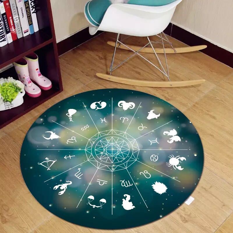 新品厚み（約）：0.6cmサイズ：直径 約80cmの円形です。材質：表生地：ポリエステル 100% 中材：ウレタンフォーム 裏生地：不織布(滑り止め加工付き)☆ 発送の際、折り畳んでの発送となりますので、ご理解の上ご購入お願い致しますご希望...