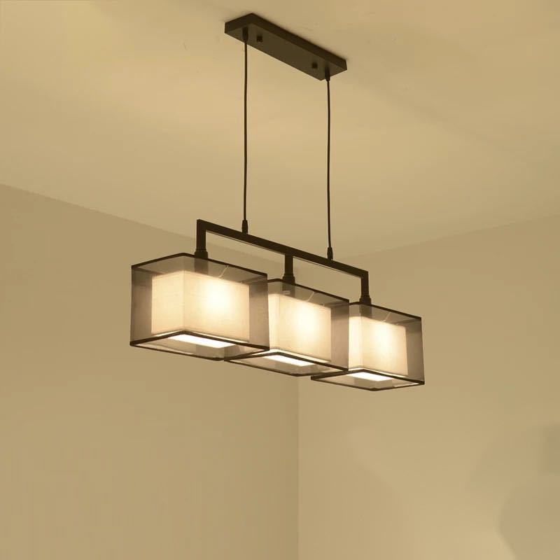 【商品仕様】■個口数：1 （～60Wまで対応）■E14白熱球、電球型蛍光灯、LED電球使用可能■使用電球：3個（※電球は付属しておりません）本体サイズ：横約82 x 奥行15 x 高さ約25 (cm）部品材質：金属、合金、樹脂★取付工事は電気工事士にご相談してください。★購入後のキャンセルは、ご遠慮ください。★検品のため開封してある場合があります。★複数ご注文の場合やお急ぎの場合は必ず事前に納期のお質問をお願いいたします。注意事項1、ランプがつくかどうかの確認をしてから出荷しますので、多少緩衝材がいたんだりします。ご了承ください。プロの職人さんによる手造りランプのため、大きさや色合い、接合部分など機械的に作ったものとは違って、一つ一つ違います。アウトレット込みです。2、表記と多少の差異が生じることもござ います。予めご了承の上、お買い求めくださいませ3、ご利用のPC環境により、実際の商品と色が異なる場合がございます。予めご了承ください。4、新品未使用品ですが、外箱に初期からのスレ、剥げ歪みなどあります。5、海外品ですので、気にされる方はご遠慮下さい。6、この商品は、全て手作り手描きの製品のため、商品により重量・形状の歪み・個体差、釉薬の掠れ、 針穴のような凹み、滲み、色とび、黒点、多少の傷・欠け、突起、ざらつき、濃淡差、色ムラなどがある 場合がございますが不良商品ではございません。7、素材の色・風合いなど、ディスプレーにより、一部写真と実物が異なる場合がございますので、あらか じめご了承ください。8、この商品は、購入後発送まで9日程度を要しますので、ご理解の上ご購入頂きますようお願い致します，お急ぎの方はご注文をご遠慮ください上記理由の返品交換は承ることが出来ませんので予めご了承くださいませ。【商品仕様】■個口数：1 （～60Wまで対応）■E14白熱球、電球型蛍光灯、LED電球使用可能■使用電球：3個（※電球は付属しておりません）本体サイズ：横約82 x 奥行15 x 高さ約25 (cm）部品材質：金属、合金、樹脂★取付工事は電気工事士にご相談してください。★購入後のキャンセルは、ご遠慮ください。★検品のため開封してある場合があります。★複数ご注文の場合やお急ぎの場合は必ず事前に納期のお質問をお願いいたします。注意事項1、ランプがつくかどうかの確認をしてから出荷しますので、多少緩衝材がいたんだりします。ご了承ください。プロの職人さんによる手造りランプのため、大きさや色合い、接合部分など機械的に作ったものとは違って、一つ一つ違います。アウトレット込みです。2、表記と多少の差異が生じることもござ います。予めご了承の上、お買い求めくださいませ3、ご利用のPC環境により、実際の商品と色が異なる場合がございます。予めご了承ください。4、新品未使用品ですが、外箱に初期からのスレ、剥げ歪みなどあります。5、海外品ですので、気にされる方はご遠慮下さい。6、この商品は、全て手作り手描きの製品のため、商品により重量・形状の歪み・個体差、釉薬の掠れ、 針穴のような凹み、滲み、色とび、黒点、多少の傷・欠け、突起、ざらつき、濃淡差、色ムラなどがある 場合がございますが不良商品ではございません。7、素材の色・風合いなど、ディスプレーにより、一部写真と実物が異なる場合がございますので、あらか じめご了承ください。8、この商品は、購入後発送まで9日程度を要しますので、ご理解の上ご購入頂きますようお願い致します，お急ぎの方はご注文をご遠慮ください上記理由の返品交換は承ることが出来ませんので予めご了承くださいませ。