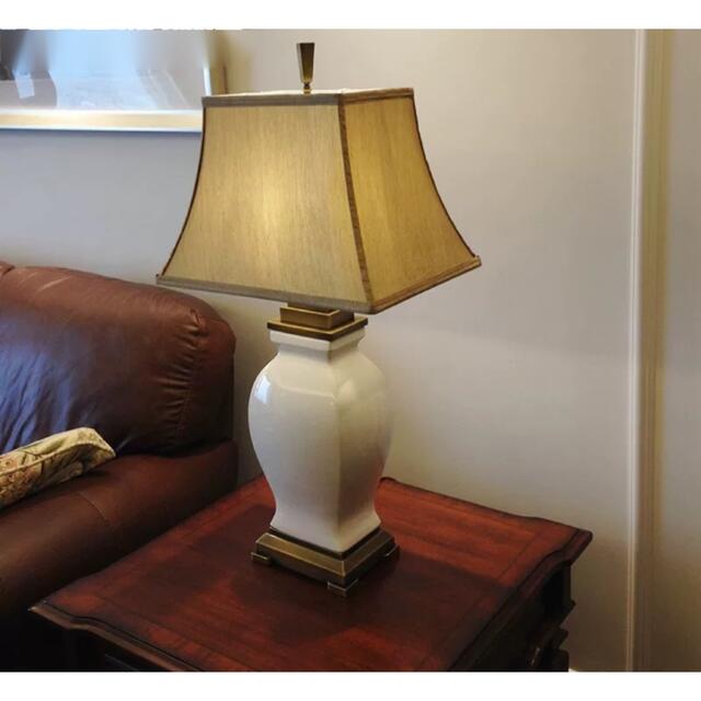 商品説明【商品仕様】■個口数：1 （～40Wまで対応）■E26白熱球、電球型蛍光灯、LED電球使用可能■使用電球：1個（※電球は付属しておりません）■商品外寸：幅40 ×高さ約83 (cm)☆☆★★★★★★★★★★★★★☆☆◆お客様のご覧になっているモニター等により多少色が異なる場合がございます。あらかじめご了承ください。◆複数ご注文の場合やお急ぎの場合は必ず事前に納期のお質問をお願いいたします。◆サイズの誤差は多少発生します。ご了承下さい。◆当店は販売のみとなっておりますので、商品の使用方法等についてのお問い合わせにはお答え出来ません。☆☆★★★★★★★★★★★★★☆☆注意事項1丶ご利用のPC環境により、実際の商品と色が異なる場合がございます。予めご了承ください。2丶新品未使用品ですが、外箱に初期からのスレ、剥げ歪みなどあります。3、海外品ですので、気にされる方はご遠慮下さい。4丶ご注文完了後、お客様都合による交換キャンセル及び不良品以外のご返品ご交換はお受け致しておりません。5丶梱包材のみの損傷や、お客様のイメージ違いによる性能、色、形、サイズの違い、ご注文間違い等による返品もお受けできません。配送なので軽微な傷などがつく場合がありますので、 神経質な方のご購入はご遠慮ください。6丶販売条件について海外輸入製品の為、日本語の説明書は付いておりません。7丶品質に極端なこだわりをお持ちの方、極端に神経質な方はご購入ご遠慮ください，返品は対応していません8丶あくまで画像はイメージですので、商品改良の為パッケージや一部仕様が少し変更になる場合もございます。上記理由の返品交換は承ることが出来ませんので予めご了承くださいませ。商品説明【商品仕様】■個口数：1 （～40Wまで対応）■E26白熱球、電球型蛍光灯、LED電球使用可能■使用電球：1個（※電球は付属しておりません）■商品外寸：幅40 ×高さ約83 (cm)☆☆★★★★★★★★★★★★★☆☆◆お客様のご覧になっているモニター等により多少色が異なる場合がございます。あらかじめご了承ください。◆複数ご注文の場合やお急ぎの場合は必ず事前に納期のお質問をお願いいたします。◆サイズの誤差は多少発生します。ご了承下さい。◆当店は販売のみとなっておりますので、商品の使用方法等についてのお問い合わせにはお答え出来ません。☆☆★★★★★★★★★★★★★☆☆注意事項1丶ご利用のPC環境により、実際の商品と色が異なる場合がございます。予めご了承ください。2丶新品未使用品ですが、外箱に初期からのスレ、剥げ歪みなどあります。3、海外品ですので、気にされる方はご遠慮下さい。4丶ご注文完了後、お客様都合による交換キャンセル及び不良品以外のご返品ご交換はお受け致しておりません。5丶梱包材のみの損傷や、お客様のイメージ違いによる性能、色、形、サイズの違い、ご注文間違い等による返品もお受けできません。配送なので軽微な傷などがつく場合がありますので、 神経質な方のご購入はご遠慮ください。6丶販売条件について海外輸入製品の為、日本語の説明書は付いておりません。7丶品質に極端なこだわりをお持ちの方、極端に神経質な方はご購入ご遠慮ください，返品は対応していません8丶あくまで画像はイメージですので、商品改良の為パッケージや一部仕様が少し変更になる場合もございます。上記理由の返品交換は承ることが出来ませんので予めご了承くださいませ。
