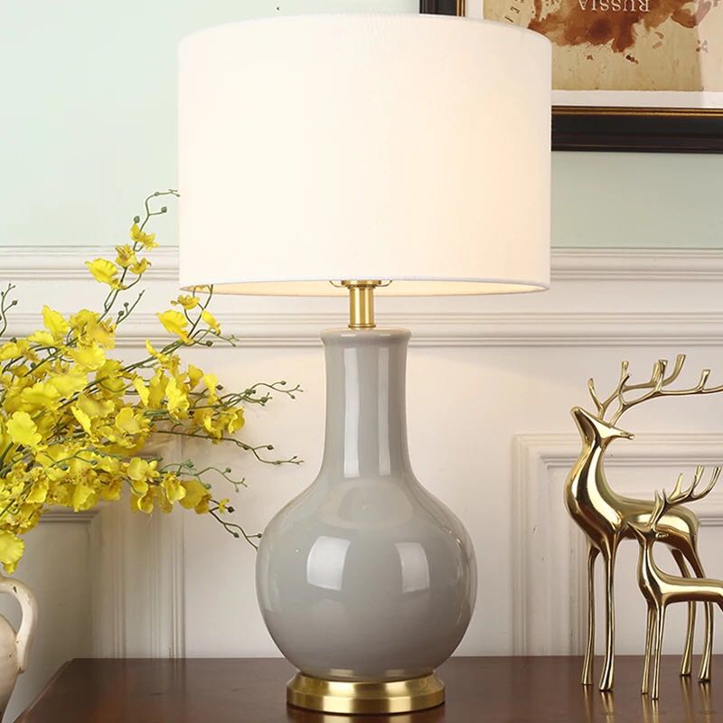 【商品仕様】■個口数：1 （～40Wまで対応）■E26白熱球、電球型蛍光灯、LED電球使用可能■使用電球：1個（※電球は付属しておりません）■材質：陶器【商品サイズ（単位約mm）】■商品外寸：幅約38×高さ約68(cm)※サイズの誤差は多少...