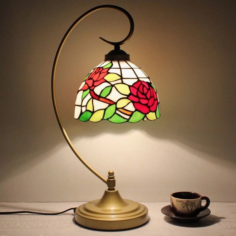 ステンドグラスランプ 卓上スタンド ．豪華テーブルランプ 卓上照明