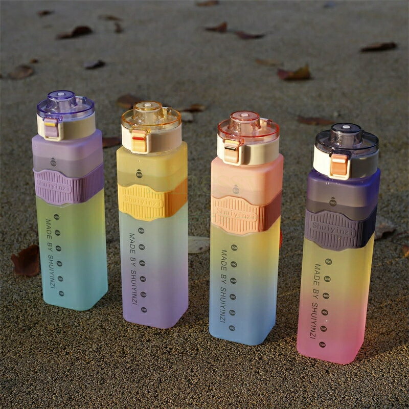 目盛り 携帯ポット 水筒 900ml ストロー付き グラデーション ワンタッチ式 目盛り おしゃれ かわいい 大容量 漏れ防止 人気 子ども 洗いやすい アウトドア スポーツ キャンプ ランニング 自転車 ウォーターボトル 軽量 Sinessy 楽天市場店 新生活用品 2
