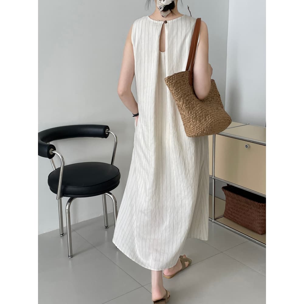 高級テクスチャー ストライプ ノースリーブワンピース レディース 超ゆったり ベストドレス ロング丈 体型フリー 夏 2025新作 レディース 涼感 ストレッチ素材 着痩せシルエット カジュアル リゾート マキシ丈