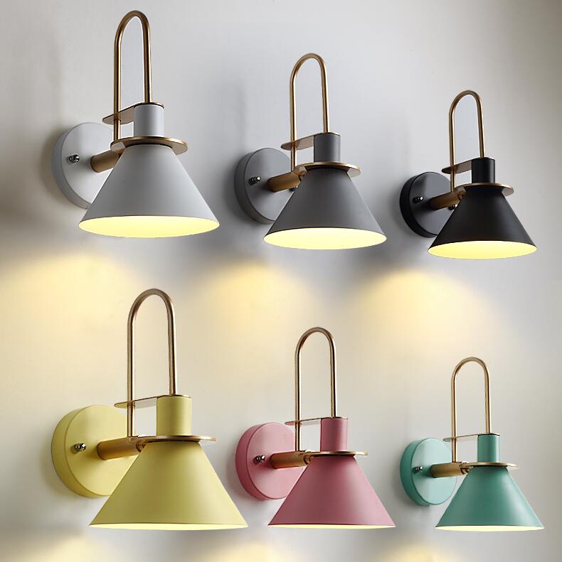 材質：アイアン製寸法:H31cm*D24cm*W18cm光源:電球1個　E26口金使用場所例：室内照明　インテリア　寝室 階段 玄関　カフェー 食卓用 居間用　ダイニング リビング取り付けにつきまして、電源直結タイプです、裏側に電線の結線がございます,取付は電線接続が必要なので、専門の資格を持つ工事店、電気店に依頼してください。弊社製品は職人が一つ一つ手作りで製作しているため若干の個体差がある場合がございます、細部の仕様については変更になる場合がございます。予めご了承ください。商品到着後万が一初期不良がございましたら迅速に対応させていただきます。なお、（イメージと違う、サイズ、重量が合わなかったなど）お客様ご都合による返品、交換は受け付けておりません。 必ず上記説明等をよくご確認の上、ご注文手続きをお願いいたします。