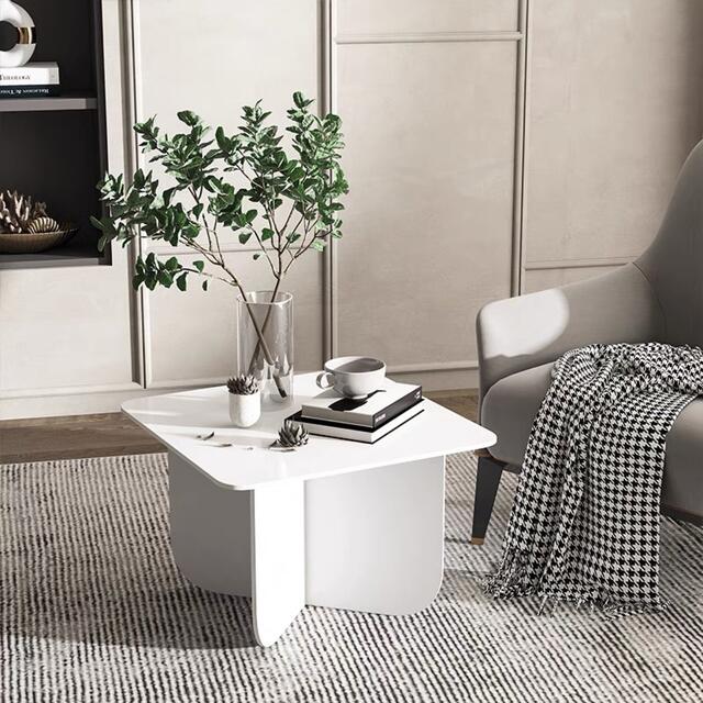 商品説明ガラスより軽くて丈夫な高級感のあるアクリル素材を使用しました。透明感が上質で高級感のある雰囲気に引き立てます。お部屋を広く感じさせてくれます。本体寸法：幅50?x?奥行50?×高さ40cm商品状態：新品カラー：写真通り材質：アクリル...