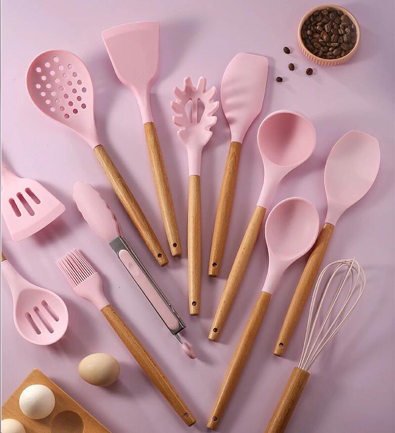 Sinessy 楽天市場店の収納容器付き キッチンツールセット 12点セット 調理器具 クッキングツール キッチンツール用品 木製キッチンツール 収納バッグ付き 器具 台所用品 製菓器具 耐熱シリコン製 料理 製菓器具 フライ返し｜アングル3