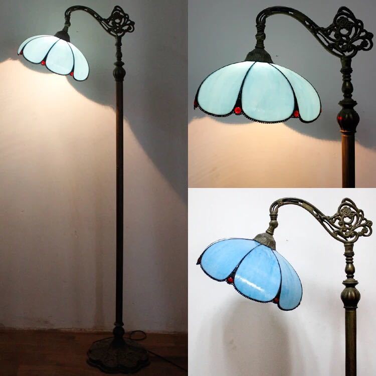 美しいガラスはどこから見ても華やかで美しい。繊細な造りの素敵なステンドランプ消灯時も素敵なインテリアになりますねサイズ ：幅約30x高さ約164cmワット数 ：60w x 1 (口金 E26）コードの長さ: 150cm素材：ガラス、樹脂、合...