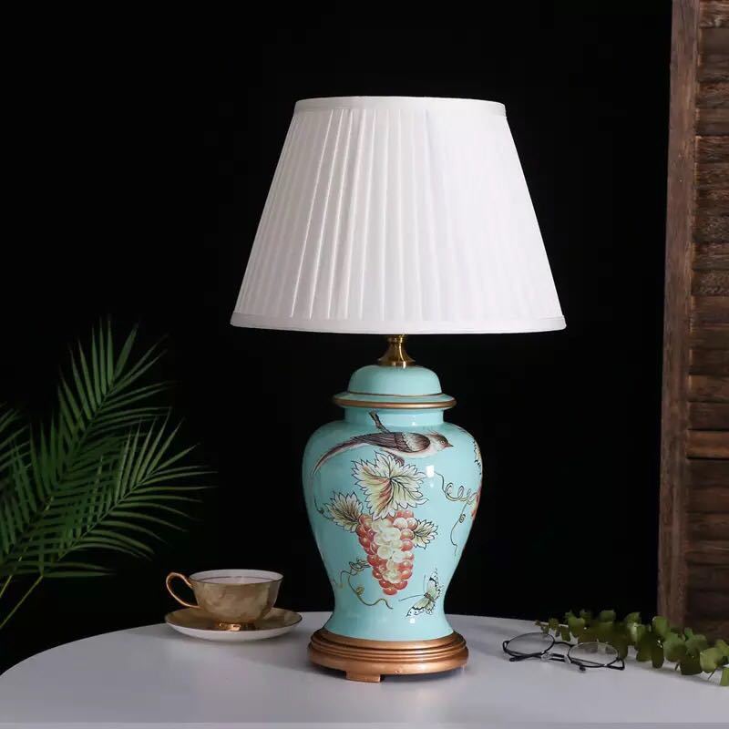 【商品仕様】 ■個口数：1 （?40Wまで対応） ■E26白熱球、電球型蛍光灯、LED電球使用可能 ■使用電球：1個（※電球は付属しておりません） ■商品外寸：幅約34 x 高さ約56 (cm) ※サイズの誤差は多少発生します。ご了承下さい...