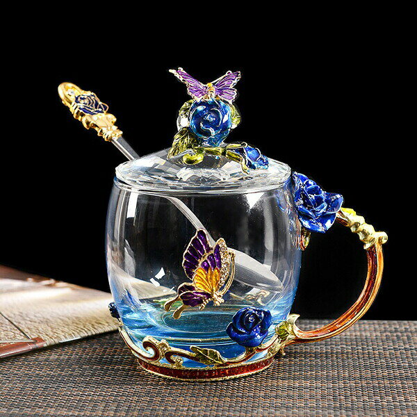 【サイズ】径7.9×幅13×高さ9cm【容量】320ml【材質】/耐熱(蓋付き、ソーサー付き）注意事項1、ご利用のPC環境により、実際の商品と色が異なる場合がございます。予めご了承ください。2、新品未使用品ですが、外箱に初期からのスレ、剥げ歪みなどあります。3、海外品ですので、気にされる方はご遠慮下さい。4、この商品は、購入後発送まで8日程度を要しますので、ご理解の上ご購入頂きますようお願い致します5、この商品は、全て手作り手描きの製品のため、商品により重量・形状の歪み・個体差、釉薬の掠れ、 針穴のような凹み、滲み、色とび、黒点、多少の傷・欠け、突起、ざらつき、濃淡差、色ムラなどがある 場合がございますが不良商品ではございません。素材の色・風合いなど、ディにより、一部写真と実物が異なる場合がございますので、あらか じめご了承ください。上記理由の返品交換は承ることが出来ませんので予めご了承くださいませ。【サイズ】径7.9×幅13×高さ9cm【容量】320ml【材質】/耐熱(蓋付き、ソーサー付き）注意事項1、ご利用のPC環境により、実際の商品と色が異なる場合がございます。予めご了承ください。2、新品未使用品ですが、外箱に初期からのスレ、剥げ歪みなどあります。3、海外品ですので、気にされる方はご遠慮下さい。4、この商品は、購入後発送まで8日程度を要しますので、ご理解の上ご購入頂きますようお願い致します5、この商品は、全て手作り手描きの製品のため、商品により重量・形状の歪み・個体差、釉薬の掠れ、 針穴のような凹み、滲み、色とび、黒点、多少の傷・欠け、突起、ざらつき、濃淡差、色ムラなどがある 場合がございますが不良商品ではございません。素材の色・風合いなど、ディにより、一部写真と実物が異なる場合がございますので、あらか じめご了承ください。上記理由の返品交換は承ることが出来ませんので予めご了承くださいませ。
