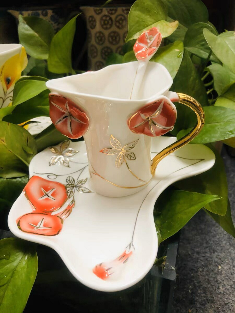 上品陶器＆ソーサー 4客セット 立体花型