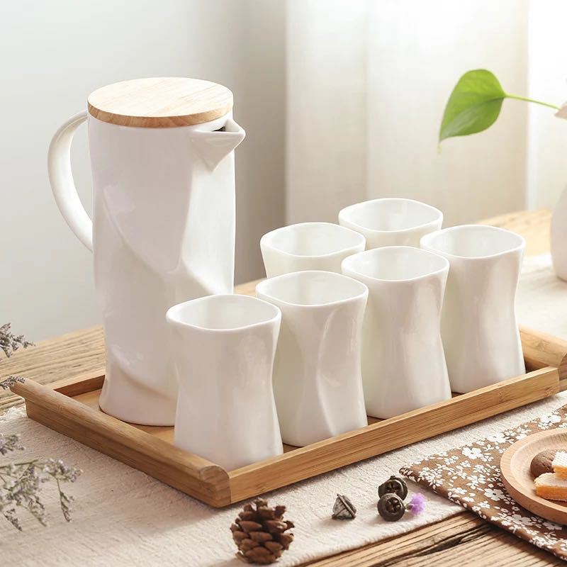 素材・材質:陶瓷器セット内容:カップ＆ソーサー6客(250ml)ティーポットx1点(1200ml)トレーx1点複数ご注文の場合やお急ぎの場合は必ず事前に納期のお質問をお願いいたします。＊＊＊＊＊＊＊＊＊＊＊＊＊＊＊＊＊＊注意事項1、ランプがつくかどうかの確認をしてから出荷しますので、多少緩衝材がいたんだりします。ご了承ください。プロの職人さんによる手造りランプのため、大きさや色合い、接合部分など機械的に作ったものとは違って、一つ一つ違います。2、商品のサイズは採寸方法によって、若干な誤差が生じる場合はあります。ご了承ください。3、ご利用のPC環境により、実際の商品と色が異なる場合がございます。予めご了承ください。4、新品未使用品ですが、外箱に初期からのスレ、剥げ歪みなどあります。5、海外品ですので、気にされる方はご遠慮下さい。6、素材の色・風合いなど、ディスプレーにより、一部写真と実物が異なる場合がございますので、あらか じめご了承ください。7、，お急ぎの方はご注文をご遠慮ください8、海外輸入品の為、説明書・保証書は付属しておりません。上記理由の返品交換は承ることが出来ませんので予めご了承くださいませ。＊＊＊＊＊＊＊＊＊＊＊＊＊＊＊＊＊＊領収書の発行は行っておりません。当社指定の発送方法以外に対応いたしません。梱包サイズに誤差が出る場合もありますが差額はご返金できませんのでご了承下さい商品の発送について商品はご入金確認時より通常7~9営業日(土日祝日除く)以内に発送いたしますが、諸事情により遅れる場合がございますのであらかじめご了承ください。お届け日のご指定はできませんのでご注意ください。素材・材質:陶瓷器セット内容:カップ＆ソーサー6客(250ml)ティーポットx1点(1200ml)トレーx1点複数ご注文の場合やお急ぎの場合は必ず事前に納期のお質問をお願いいたします。＊＊＊＊＊＊＊＊＊＊＊＊＊＊＊＊＊＊注意事項1、ランプがつくかどうかの確認をしてから出荷しますので、多少緩衝材がいたんだりします。ご了承ください。プロの職人さんによる手造りランプのため、大きさや色合い、接合部分など機械的に作ったものとは違って、一つ一つ違います。2、商品のサイズは採寸方法によって、若干な誤差が生じる場合はあります。ご了承ください。3、ご利用のPC環境により、実際の商品と色が異なる場合がございます。予めご了承ください。4、新品未使用品ですが、外箱に初期からのスレ、剥げ歪みなどあります。5、海外品ですので、気にされる方はご遠慮下さい。6、素材の色・風合いなど、ディスプレーにより、一部写真と実物が異なる場合がございますので、あらか じめご了承ください。7、，お急ぎの方はご注文をご遠慮ください8、海外輸入品の為、説明書・保証書は付属しておりません。上記理由の返品交換は承ることが出来ませんので予めご了承くださいませ。＊＊＊＊＊＊＊＊＊＊＊＊＊＊＊＊＊＊領収書の発行は行っておりません。当社指定の発送方法以外に対応いたしません。梱包サイズに誤差が出る場合もありますが差額はご返金できませんのでご了承下さい商品の発送について商品はご入金確認時より通常7~9営業日(土日祝日除く)以内に発送いたしますが、諸事情により遅れる場合がございますのであらかじめご了承ください。お届け日のご指定はできませんのでご注意ください。