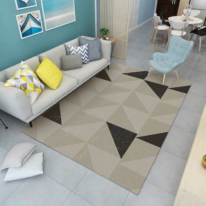 サイズ：160x230（cm)厚さ：0.7cm素材表地：ポリエステル中材：ウレタンフォーム裏面：不織布(PVC点滑り止め)備考　開封後は新品の為においのする場合がございます。こちらのにおいは、時間の経過により消えていきますのでご安心下さい。...