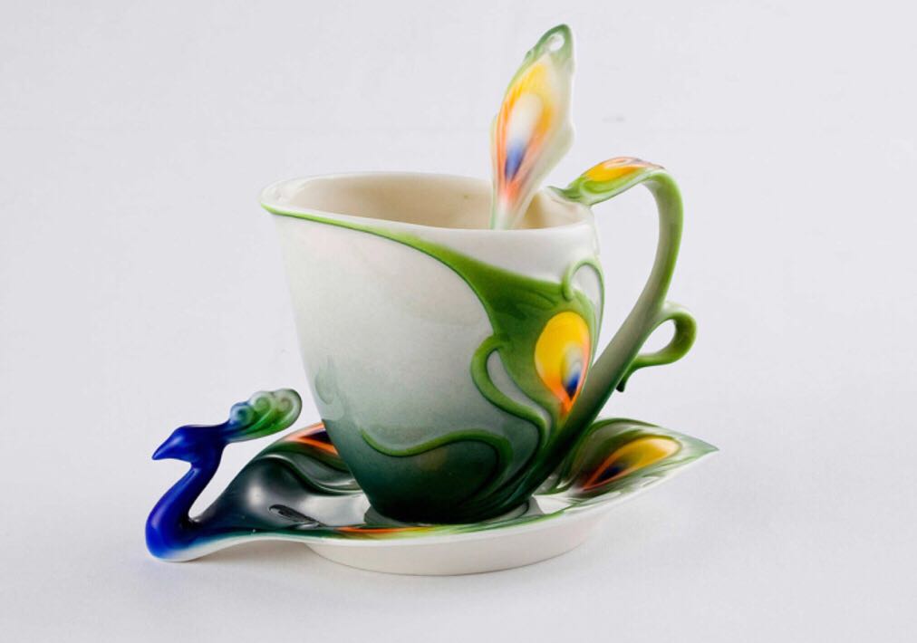 上品陶器ティーカップ＆ソーサー 4客セット ．立体マクジャク型ティーセット