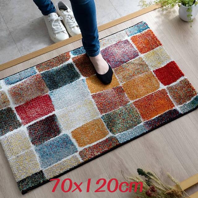 商品説明ウィルトン織りの玄関マットです。ラグでも人気の柄です。ウィルトン織りは非常に耐久性の高い織物です。家の中でも靴を履いて生活するヨーロッパで、土足で扱うことを前提として作られておりますので、長時間踏みつけてもヘタリにくく、弾力性もあり...