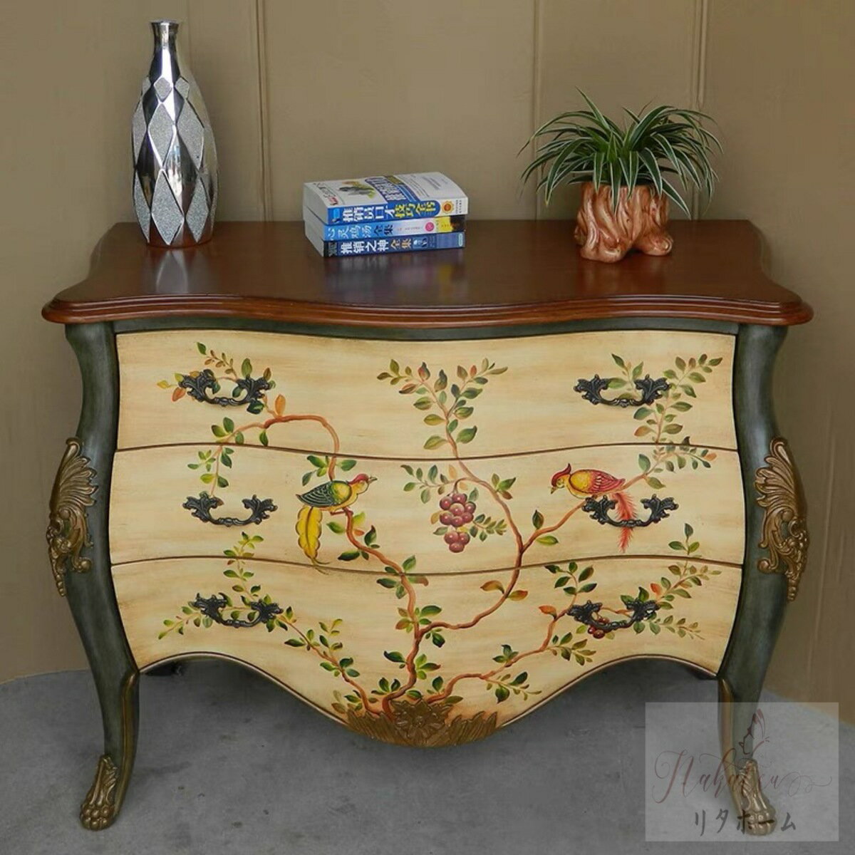 高級チェストキャビネット ヨーロッパ風 洋タンス ウェール コンソールチェスト アンティーク調デザイン 玄関テーブルチェスト状態：新品未使用サイズ：幅102 x 奥行42 x 高さ77cm素材：天然木、中質繊維板、ラッカー塗装 、天然木化粧...