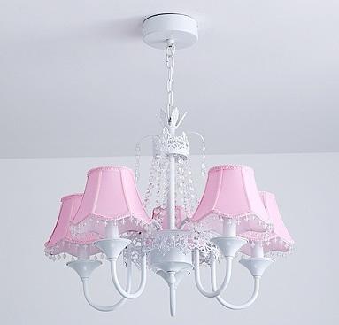 【商品仕様】■個口数：1（〜60Wまで対応）■E14白熱球、電球型蛍光灯、LED電球使用可能■使用電球：5個（※電球は付属しておりません）本体サイズ：横約65x高さ約50+40(cm）部品材質：金属、合金、樹脂...＜取付工事は電気工事士にご相談してください。＞-------------------------------------------------------------------------------------------------------------複数ご注文の場合やお急ぎの場合は必ず事前に納期のお質問をお願いいたします。＊＊＊＊＊＊＊＊＊＊＊＊＊＊＊＊＊＊【発送について】海外の工場/倉庫より「国際郵便」にて発送致します。迅速丁寧な発送を心がけております。到着日数について海外からお客様の元へ直送いたします。到着まで2週間程度かかります。現地の祝日等によって最大14日どかかる場合がございます。日時指定、速達等はお受けしておりません。余裕を持って御注文をお願い致します。送料の中に梱包費用/通関書類作成費用/配送費用が含まれております。到着まで2週間以上かかるものについては、事務局から2週間過ぎると連絡が入りますが、商品お届け上何も問題ありませんので、そのままスルーして下さい■商品の返品についてお届け致しました商品に相違がありました際は商品到着より4日以内に御連絡下さい。良品との交換をさせて頂きます。在庫のご用意がその時点で無い場合は返金処理させて頂きます。交換品が無い場合に限り返金対応させて頂きます。交換品を承諾頂けない場合お客様都合による返品となりますので宜しくお願い致します。期間内に御連絡無き場合は対処致しかねますので、宜しくお願い致します。■欠品について基本的に在庫品を取り扱っておりますが、商品の破損、欠品又は同タイミングでの販売がかかってしまう等の理由で、欠品になる場合がございます。恐れ入りますがご了承の上、御注文頂きます様お願い致します注意事項1、こちらの商品は海外製の新品です。撮影時の照明やPC環境によって実際の商品と色が違う場合があります。2、輸入品で日本語の説明がない場合があり、サポートもございませんので商品知識のある方のみ御注文下さい。4、取り扱っている商品は、海外・アジア製品になります。きちんと全ての商品の検品をしておりますが、日本製に比べると作りが甘い場合があります。完璧を求められる方は御注文をお控えください。5、ランプがつくかどうかの確認をしてから出荷しますので、多少緩衝材がいたんだりします。ご了承ください。プロの職人さんによる手造りランプのため、大きさや色合い、接合部分など機械的に作ったものとは違って、一つ一つ違います。6、新品未使用品ですが、外箱に初期からのスレ、剥げ歪みなどあります7、商品のサイズは採寸方法によって、若干な誤差が生じる場合はあります。ご了承ください。上記理由の返品交換は承ることが出来ませんので予めご了承くださいませ。ご指定はできませんのでご注意ください。【商品仕様】■個口数：1（〜60Wまで対応）■E14白熱球、電球型蛍光灯、LED電球使用可能■使用電球：5個（※電球は付属しておりません）本体サイズ：横約65x高さ約50+40(cm）部品材質：金属、合金、樹脂...＜取付工事は電気工事士にご相談してください。＞-------------------------------------------------------------------------------------------------------------複数ご注文の場合やお急ぎの場合は必ず事前に納期のお質問をお願いいたします。＊＊＊＊＊＊＊＊＊＊＊＊＊＊＊＊＊＊【発送について】海外の工場/倉庫より「国際郵便」にて発送致します。迅速丁寧な発送を心がけております。到着日数について海外からお客様の元へ直送いたします。到着まで2週間程度かかります。現地の祝日等によって最大14日どかかる場合がございます。日時指定、速達等はお受けしておりません。余裕を持って御注文をお願い致します。送料の中に梱包費用/通関書類作成費用/配送費用が含まれております。到着まで2週間以上かかるものについては、事務局から2週間過ぎると連絡が入りますが、商品お届け上何も問題ありませんので、そのままスルーして下さい■商品の返品についてお届け致しました商品に相違がありました際は商品到着より4日以内に御連絡下さい。良品との交換をさせて頂きます。在庫のご用意がその時点で無い場合は返金処理させて頂きます。交換品が無い場合に限り返金対応させて頂きます。交換品を承諾頂けない場合お客様都合による返品となりますので宜しくお願い致します。期間内に御連絡無き場合は対処致しかねますので、宜しくお願い致します。■欠品について基本的に在庫品を取り扱っておりますが、商品の破損、欠品又は同タイミングでの販売がかかってしまう等の理由で、欠品になる場合がございます。恐れ入りますがご了承の上、御注文頂きます様お願い致します注意事項1、こちらの商品は海外製の新品です。撮影時の照明やPC環境によって実際の商品と色が違う場合があります。2、輸入品で日本語の説明がない場合があり、サポートもございませんので商品知識のある方のみ御注文下さい。4、取り扱っている商品は、海外・アジア製品になります。きちんと全ての商品の検品をしておりますが、日本製に比べると作りが甘い場合があります。完璧を求められる方は御注文をお控えください。5、ランプがつくかどうかの確認をしてから出荷しますので、多少緩衝材がいたんだりします。ご了承ください。プロの職人さんによる手造りランプのため、大きさや色合い、接合部分など機械的に作ったものとは違って、一つ一つ違います。6、新品未使用品ですが、外箱に初期からのスレ、剥げ歪みなどあります7、商品のサイズは採寸方法によって、若干な誤差が生じる場合はあります。ご了承ください。上記理由の返品交換は承ることが出来ませんので予めご了承くださいませ。ご指定はできませんのでご注意ください。