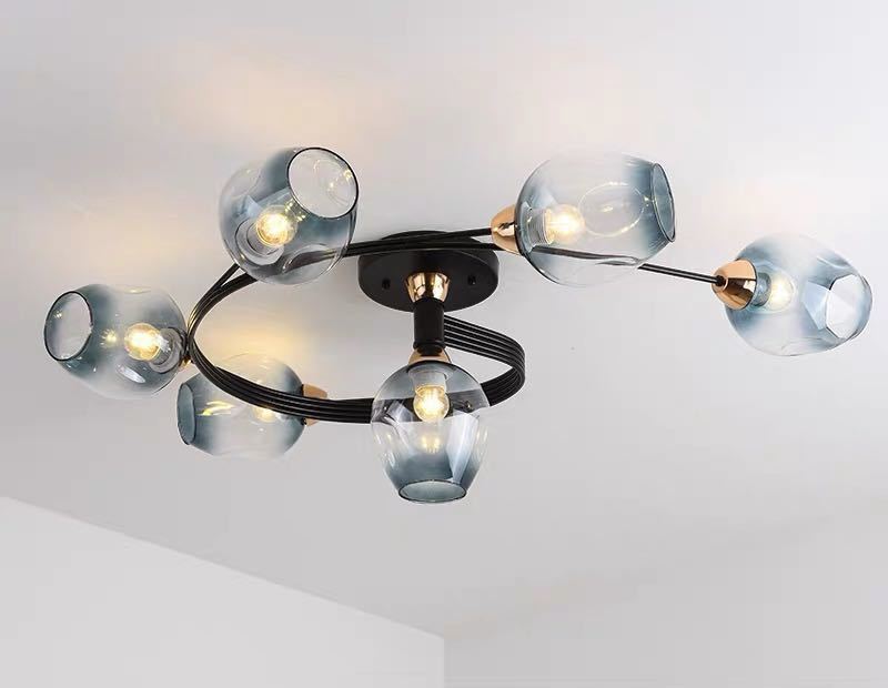 ■E26 白熱球、電球型蛍光灯、LED電球使用可能■使用電球：6個（※電球は付属しておりません）■本体サイズ：幅約93 x 高さ30cm■部品材質：金属、合金、鉄、樹脂、ガラス★取付工事は電気工事士にご相談してください。★購入後のキャンセルは、ご遠慮ください。★検品のため開封してある場合があります。★複数ご注文の場合やお急ぎの場合は必ず事前に納期のお質問をお願いいたします。注意事項1、ランプがつくかどうかの確認をしてから出荷しますので、多少緩衝材がいたんだりします。ご了承ください。プロの職人さんによる手造りランプのため、大きさや色合い、接合部分など機械的に作ったものとは違って、一つ一つ違います。アウトレット込みです。2、表記と多少の差異が生じることもござ います。予めご了承の上、お買い求めくださいませ3、ご利用のPC環境により、実際の商品と色が異なる場合がございます。予めご了承ください。4、新品未使用品ですが、外箱に初期からのスレ、剥げ歪みなどあります。5、海外品ですので、気にされる方はご遠慮下さい。6、この商品は、全て手作り手描きの製品のため、商品により重量・形状の歪み・個体差、釉薬の掠れ、 針穴のような凹み、滲み、色とび、黒点、多少の傷・欠け、突起、ざらつき、濃淡差、色ムラなどがある 場合がございますが不良商品ではございません。7、素材の色・風合いなど、ディスプレーにより、一部写真と実物が異なる場合がございますので、あらか じめご了承ください。8、この商品は、購入後発送まで8日程度を要しますので、ご理解の上ご購入頂きますようお願い致します，お急ぎの方はご注文をご遠慮ください上記理由の返品交換は承ることが出来ませんので予めご了承くださいませ。■E26 白熱球、電球型蛍光灯、LED電球使用可能■使用電球：6個（※電球は付属しておりません）■本体サイズ：幅約93 x 高さ30cm■部品材質：金属、合金、鉄、樹脂、ガラス★取付工事は電気工事士にご相談してください。★購入後のキャンセルは、ご遠慮ください。★検品のため開封してある場合があります。★複数ご注文の場合やお急ぎの場合は必ず事前に納期のお質問をお願いいたします。注意事項1、ランプがつくかどうかの確認をしてから出荷しますので、多少緩衝材がいたんだりします。ご了承ください。プロの職人さんによる手造りランプのため、大きさや色合い、接合部分など機械的に作ったものとは違って、一つ一つ違います。アウトレット込みです。2、表記と多少の差異が生じることもござ います。予めご了承の上、お買い求めくださいませ3、ご利用のPC環境により、実際の商品と色が異なる場合がございます。予めご了承ください。4、新品未使用品ですが、外箱に初期からのスレ、剥げ歪みなどあります。5、海外品ですので、気にされる方はご遠慮下さい。6、この商品は、全て手作り手描きの製品のため、商品により重量・形状の歪み・個体差、釉薬の掠れ、 針穴のような凹み、滲み、色とび、黒点、多少の傷・欠け、突起、ざらつき、濃淡差、色ムラなどがある 場合がございますが不良商品ではございません。7、素材の色・風合いなど、ディスプレーにより、一部写真と実物が異なる場合がございますので、あらか じめご了承ください。8、この商品は、購入後発送まで8日程度を要しますので、ご理解の上ご購入頂きますようお願い致します，お急ぎの方はご注文をご遠慮ください上記理由の返品交換は承ることが出来ませんので予めご了承くださいませ。