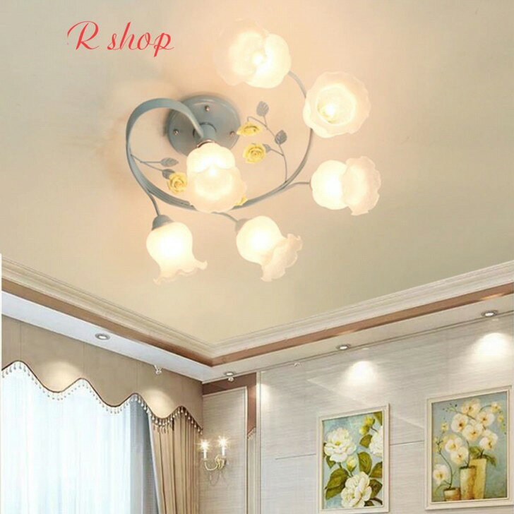 【商品仕様】■個口数：1 （〜40Wまで対応）■E26 白熱球、電球型蛍光灯、LED電球使用可能■使用電球：6個（※電球は付属しておりません）■商品外寸：幅約70 x 高さ約28 (cm)部品材質：金属、鉄、他★サイズの誤差は多少発生します。ご了承下さい。★取付工事は電気工事士にご相談してください。★購入後のキャンセルは、ご遠慮ください。★検品のため開封してある場合があります。★複数ご注文の場合やお急ぎの場合は必ず事前に納期のお質問をお願いいたします。注意事項1、ランプがつくかどうかの確認をしてから出荷しますので、多少緩衝材がいたんだりします。ご了承ください。プロの職人さんによる手造りランプのため、大きさや色合い、接合部分など機械的に作ったものとは違って、一つ一つ違います。アウトレット込みです。2、表記と多少の差異が生じることもござ います。予めご了承の上、お買い求めくださいませ3、ご利用のPC環境により、実際の商品と色が異なる場合がございます。予めご了承ください。4、新品未使用品ですが、外箱に初期からのスレ、剥げ歪みなどあります。5、海外品ですので、気にされる方はご遠慮下さい。6、この商品は、全て手作り手描きの製品のため、商品により重量・形状の歪み・個体差、釉薬の掠れ、 針穴のような凹み、滲み、色とび、黒点、多少の傷・欠け、突起、ざらつき、濃淡差、色ムラなどがある 場合がございますが不良商品ではございません。7、素材の色・風合いなど、ディスプレーにより、一部写真と実物が異なる場合がございますので、あらか じめご了承ください。8、この商品は、購入後発送まで8日程度を要しますので、ご理解の上ご購入頂きますようお願い致します，お急ぎの方はご注文をご遠慮ください上記理由の返品交換は承ることが出来ませんので予めご了承くださいませ。【商品仕様】■個口数：1 （〜40Wまで対応）■E26 白熱球、電球型蛍光灯、LED電球使用可能■使用電球：6個（※電球は付属しておりません）■商品外寸：幅約70 x 高さ約28 (cm)部品材質：金属、鉄、他★サイズの誤差は多少発生します。ご了承下さい。★取付工事は電気工事士にご相談してください。★購入後のキャンセルは、ご遠慮ください。★検品のため開封してある場合があります。★複数ご注文の場合やお急ぎの場合は必ず事前に納期のお質問をお願いいたします。注意事項1、ランプがつくかどうかの確認をしてから出荷しますので、多少緩衝材がいたんだりします。ご了承ください。プロの職人さんによる手造りランプのため、大きさや色合い、接合部分など機械的に作ったものとは違って、一つ一つ違います。アウトレット込みです。2、表記と多少の差異が生じることもござ います。予めご了承の上、お買い求めくださいませ3、ご利用のPC環境により、実際の商品と色が異なる場合がございます。予めご了承ください。4、新品未使用品ですが、外箱に初期からのスレ、剥げ歪みなどあります。5、海外品ですので、気にされる方はご遠慮下さい。6、この商品は、全て手作り手描きの製品のため、商品により重量・形状の歪み・個体差、釉薬の掠れ、 針穴のような凹み、滲み、色とび、黒点、多少の傷・欠け、突起、ざらつき、濃淡差、色ムラなどがある 場合がございますが不良商品ではございません。7、素材の色・風合いなど、ディスプレーにより、一部写真と実物が異なる場合がございますので、あらか じめご了承ください。8、この商品は、購入後発送まで8日程度を要しますので、ご理解の上ご購入頂きますようお願い致します，お急ぎの方はご注文をご遠慮ください上記理由の返品交換は承ることが出来ませんので予めご了承くださいませ。