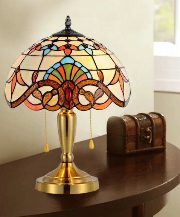 ステンドグラスランプ 卓上スタンド 豪華テーブルランプ 卓上照明 ガラス工芸スタンド．