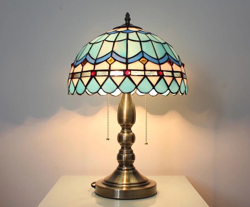 ステンドグラスランプ 卓上スタンド 豪華テーブルランプ 卓上照明 ガラス工芸スタンド．