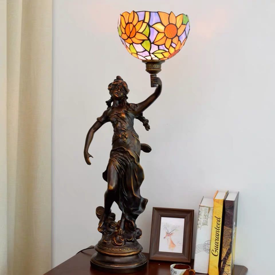 ステンドグラスランプ 卓上スタンド 豪華テーブルランプ 卓上照明 ガラス工芸スタンド．