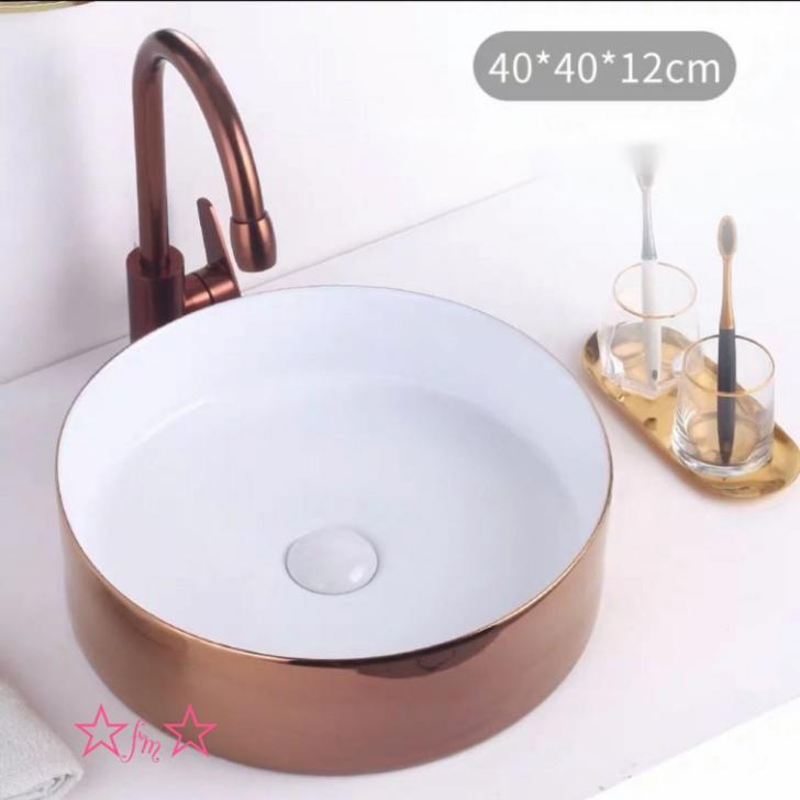 外寸サイズ（cm）：幅：40奥行き：40高さ：12素材：陶磁器(36センチサイズあります)取付について：取付工事はお近くの工務店様にご相談してください＜ 重量物なので同梱はできません ＞☆☆★★★★★★★★★★★★★☆☆◆お客様のご覧になっているモニター等により多少色が異なる場合がございます。あらかじめご了承ください。◆複数ご注文の場合やお急ぎの場合は必ず事前に納期のお質問をお願いいたします。◆サイズの誤差は多少発生します。ご了承下さい。☆☆★★★★★★★★★★★★★☆☆注意事項1、こちらの商品は海外製の新品です。撮影時の照明やPC環境によって実際の商品と色が違う場合があります。2、輸入品で日本語の説明がない場合があり、サポートもございませんので商品知識のある方のみ御注文下さい。4、ご注文について代引き引き換え、局留めは受け付けておりません。5、取り扱っている商品は、海外・アジア製品になります。きちんと全ての商品の検品をしておりますが、日本製に比べると作りが甘い場合があります。完璧を求められる方は御注文をお控えください。6、初期不良、輸送中の破損等は返金対応させて頂きます。その際はご到着から2日以内にご連絡をお願い致し7、新品未使用品ですが、外箱に初期からのスレ、剥げ歪みなどあります8、この商品は、購入後発送まで8日程度を要しますので、ご理解の上ご購入頂きますようお願い致します上記理由の返品交換は承ることが出来ませんので予めご了承くださいませ。外寸サイズ（cm）：幅：40奥行き：40高さ：12素材：陶磁器(36センチサイズあります)取付について：取付工事はお近くの工務店様にご相談してください＜ 重量物なので同梱はできません ＞☆☆★★★★★★★★★★★★★☆☆◆お客様のご覧になっているモニター等により多少色が異なる場合がございます。あらかじめご了承ください。◆複数ご注文の場合やお急ぎの場合は必ず事前に納期のお質問をお願いいたします。◆サイズの誤差は多少発生します。ご了承下さい。☆☆★★★★★★★★★★★★★☆☆注意事項1、こちらの商品は海外製の新品です。撮影時の照明やPC環境によって実際の商品と色が違う場合があります。2、輸入品で日本語の説明がない場合があり、サポートもございませんので商品知識のある方のみ御注文下さい。4、ご注文について代引き引き換え、局留めは受け付けておりません。5、取り扱っている商品は、海外・アジア製品になります。きちんと全ての商品の検品をしておりますが、日本製に比べると作りが甘い場合があります。完璧を求められる方は御注文をお控えください。6、初期不良、輸送中の破損等は返金対応させて頂きます。その際はご到着から2日以内にご連絡をお願い致し7、新品未使用品ですが、外箱に初期からのスレ、剥げ歪みなどあります8、この商品は、購入後発送まで8日程度を要しますので、ご理解の上ご購入頂きますようお願い致します上記理由の返品交換は承ることが出来ませんので予めご了承くださいませ。