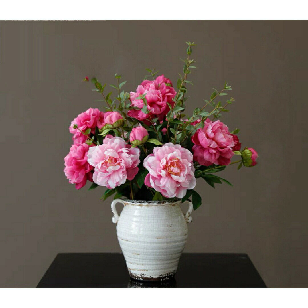 商品説明品名：飾り用造花セット本体のサイズ：幅50?x高さ62（cm）内容：造花、フラワーポット素材：ポリエステル製◆お客様のご覧になっているモニター等により多少色が異なる場合がございます。あらかじめご了承ください。◆複数ご注文の場合やお急ぎの場合は必ず事前に納期のお質問をお願いいたします。◆サイズの誤差は多少発生します。ご了承下さい。◆当店は販売のみとなっておりますので、商品の使用方法等についてのお問い合わせにはお答え出来ません。注意事項1丶ご利用のPC環境により、実際の商品と色が異なる場合がございます。予めご了承ください。2丶新品未使用品ですが、外箱に初期からのスレ、剥げ歪みなどあります。3、海外品ですので、気にされる方はご遠慮下さい。4丶ご注文完了後、お客様都合による交換キャンセル及び不良品以外のご返品ご交換はお受け致しておりません。5丶梱包材のみの損傷や、お客様のイメージ違いによる性能、色、形、サイズの違い、ご注文間違い等による返品もお受けできません。配送なので軽微な傷などがつく場合がありますので、?神経質な方のご購入はご遠慮ください。6丶販売条件について海外輸入製品の為、日本語の説明書は付いておりません。7丶品質に極端なこだわりをお持ちの方、極端に神経質な方はご購入ご遠慮ください，返品は対応していません8丶あくまで画像はイメージですので、商品改良の為パッケージや一部仕様が少し変更になる場合もございます。上記理由の返品交換は承ることが出来ませんので予めご了承くださいませ。約商品説明品名：飾り用造花セット本体のサイズ：幅50?x高さ62（cm）内容：造花、フラワーポット素材：ポリエステル製◆お客様のご覧になっているモニター等により多少色が異なる場合がございます。あらかじめご了承ください。◆複数ご注文の場合やお急ぎの場合は必ず事前に納期のお質問をお願いいたします。◆サイズの誤差は多少発生します。ご了承下さい。◆当店は販売のみとなっておりますので、商品の使用方法等についてのお問い合わせにはお答え出来ません。注意事項1丶ご利用のPC環境により、実際の商品と色が異なる場合がございます。予めご了承ください。2丶新品未使用品ですが、外箱に初期からのスレ、剥げ歪みなどあります。3、海外品ですので、気にされる方はご遠慮下さい。4丶ご注文完了後、お客様都合による交換キャンセル及び不良品以外のご返品ご交換はお受け致しておりません。5丶梱包材のみの損傷や、お客様のイメージ違いによる性能、色、形、サイズの違い、ご注文間違い等による返品もお受けできません。配送なので軽微な傷などがつく場合がありますので、?神経質な方のご購入はご遠慮ください。6丶販売条件について海外輸入製品の為、日本語の説明書は付いておりません。7丶品質に極端なこだわりをお持ちの方、極端に神経質な方はご購入ご遠慮ください，返品は対応していません8丶あくまで画像はイメージですので、商品改良の為パッケージや一部仕様が少し変更になる場合もございます。上記理由の返品交換は承ることが出来ませんので予めご了承くださいませ。約