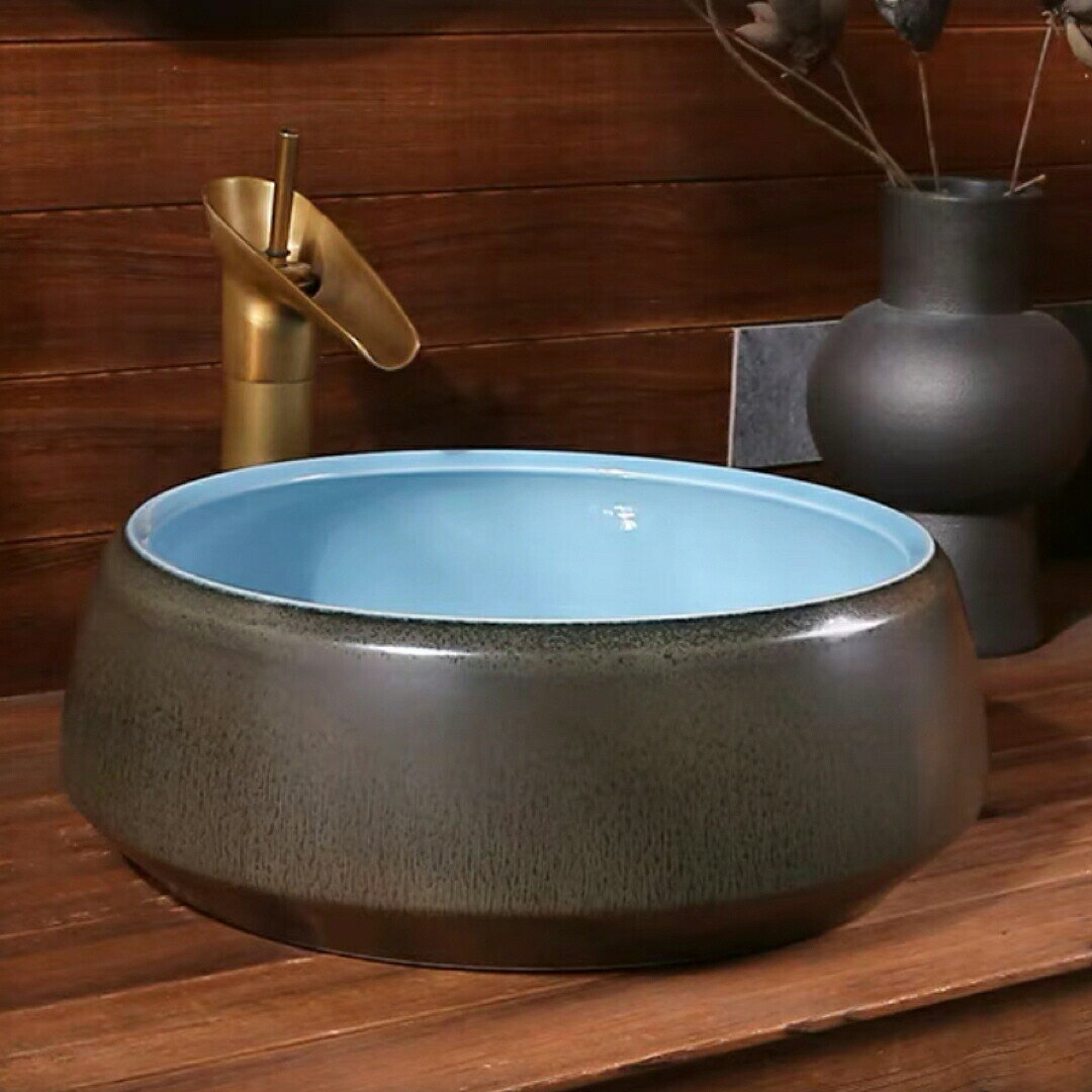 商品説明状態：新品未使用サイズ（cm）：幅：43奥行き：43高さ：16素材：陶器「洗面ボウルセット」洗面ボウルと混合水栓と排水金具この3つの商品を含めた洗面ボウルセットです。取付について：取付工事はお近くの工務店様にご相談してください◆お客様のご覧になっているモニター等により多少色が異なる場合がございます。あらかじめご了承ください。◆複数ご注文の場合やお急ぎの場合は必ず事前に納期のお質問をお願いいたします。◆サイズの誤差は多少発生します。ご了承下さい。注意事項1丶ご利用のPC環境により、実際の商品と色が異なる場合がございます。予めご了承ください。2丶新品未使用品ですが、外箱に初期からのスレ、剥げ歪みなどあります。3、海外品ですので、気にされる方はご遠慮下さい。4丶ご注文完了後、お客様都合による交換キャンセル及び不良品以外のご返品ご交換はお受け致しておりません。5丶梱包材のみの損傷や、お客様のイメージ違いによる性能、色、形、サイズの違い、ご注文間違い等による返品もお受けできません。配送なので軽微な傷などがつく場合がありますので、?神経質な方のご購入はご遠慮ください。6丶販売条件について海外輸入製品の為、日本語の説明書は付いておりません。7丶品質に極端なこだわりをお持ちの方、極端に神経質な方はご購入ご遠慮ください，返品は対応していません8丶あくまで画像はイメージですので、商品改良の為パッケージや一部仕様が少し変更になる場合もございます。上記理由の返品交換は承ることが出来ませんので予めご了承くださいませ。商品説明状態：新品未使用サイズ（cm）：幅：43奥行き：43高さ：16素材：陶器「洗面ボウルセット」洗面ボウルと混合水栓と排水金具この3つの商品を含めた洗面ボウルセットです。取付について：取付工事はお近くの工務店様にご相談してください◆お客様のご覧になっているモニター等により多少色が異なる場合がございます。あらかじめご了承ください。◆複数ご注文の場合やお急ぎの場合は必ず事前に納期のお質問をお願いいたします。◆サイズの誤差は多少発生します。ご了承下さい。注意事項1丶ご利用のPC環境により、実際の商品と色が異なる場合がございます。予めご了承ください。2丶新品未使用品ですが、外箱に初期からのスレ、剥げ歪みなどあります。3、海外品ですので、気にされる方はご遠慮下さい。4丶ご注文完了後、お客様都合による交換キャンセル及び不良品以外のご返品ご交換はお受け致しておりません。5丶梱包材のみの損傷や、お客様のイメージ違いによる性能、色、形、サイズの違い、ご注文間違い等による返品もお受けできません。配送なので軽微な傷などがつく場合がありますので、?神経質な方のご購入はご遠慮ください。6丶販売条件について海外輸入製品の為、日本語の説明書は付いておりません。7丶品質に極端なこだわりをお持ちの方、極端に神経質な方はご購入ご遠慮ください，返品は対応していません8丶あくまで画像はイメージですので、商品改良の為パッケージや一部仕様が少し変更になる場合もございます。上記理由の返品交換は承ることが出来ませんので予めご了承くださいませ。