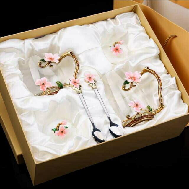 商品説明材質:耐熱ガラスセット内容:カップ2点スプーンx2点蓋x2点☆☆★★★★★★★★★★★★★☆☆◆お客様のご覧になっているモニター等により多少色が異なる場合がございます。あらかじめご了承ください。◆複数ご注文の場合やお急ぎの場合は必ず...